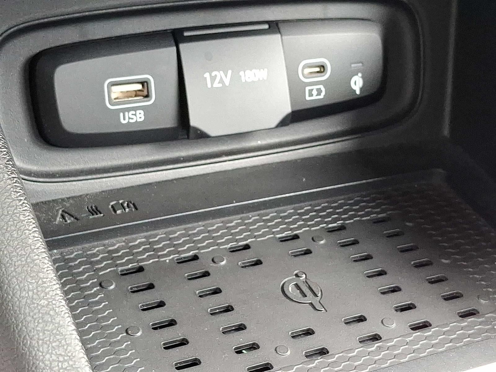 2023 Hyundai Venue Limited - Photo 25