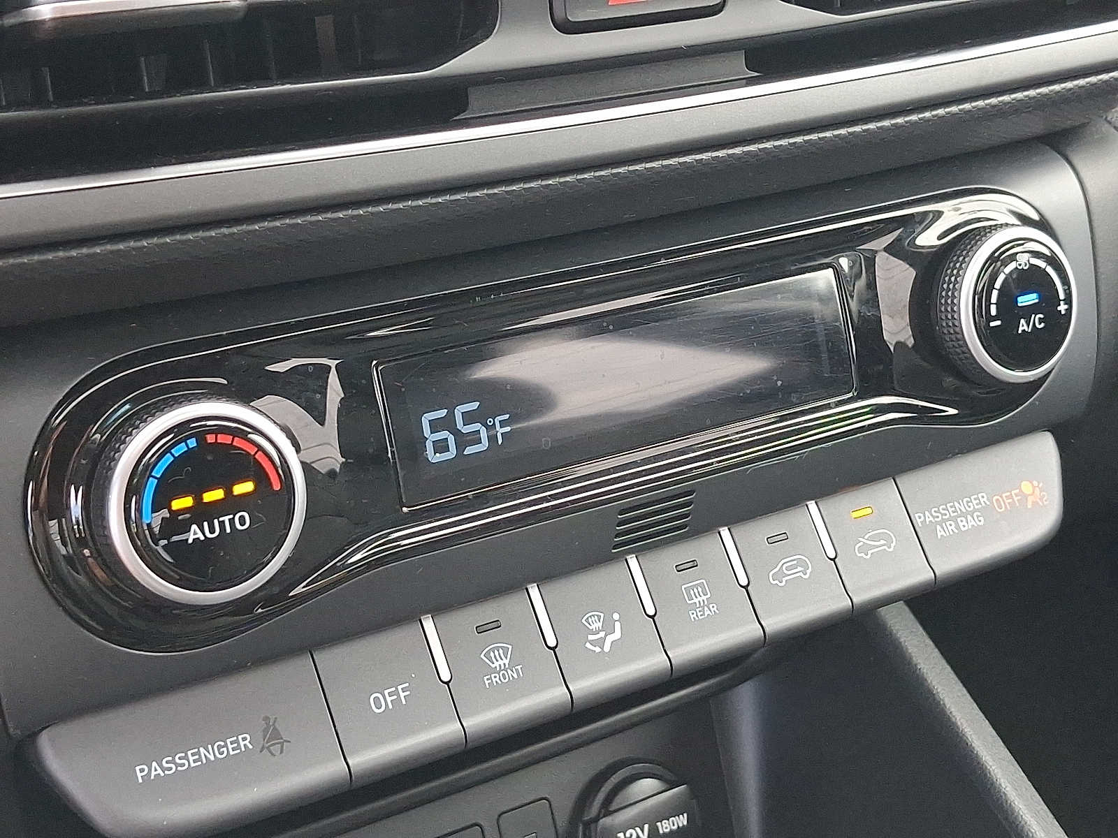 2023 Hyundai Kona Limited - Photo 17