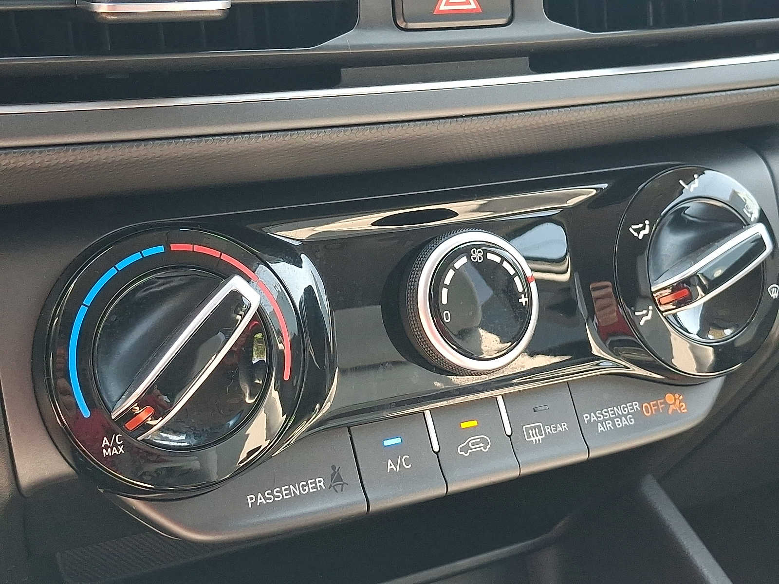 2023 Hyundai Kona SEL - Photo 16