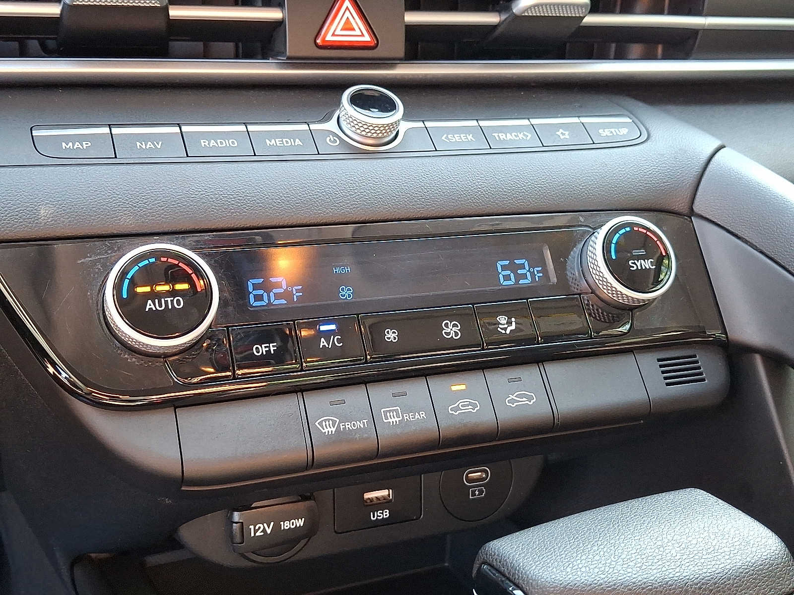 2024 Hyundai Elantra SEL - Photo 16