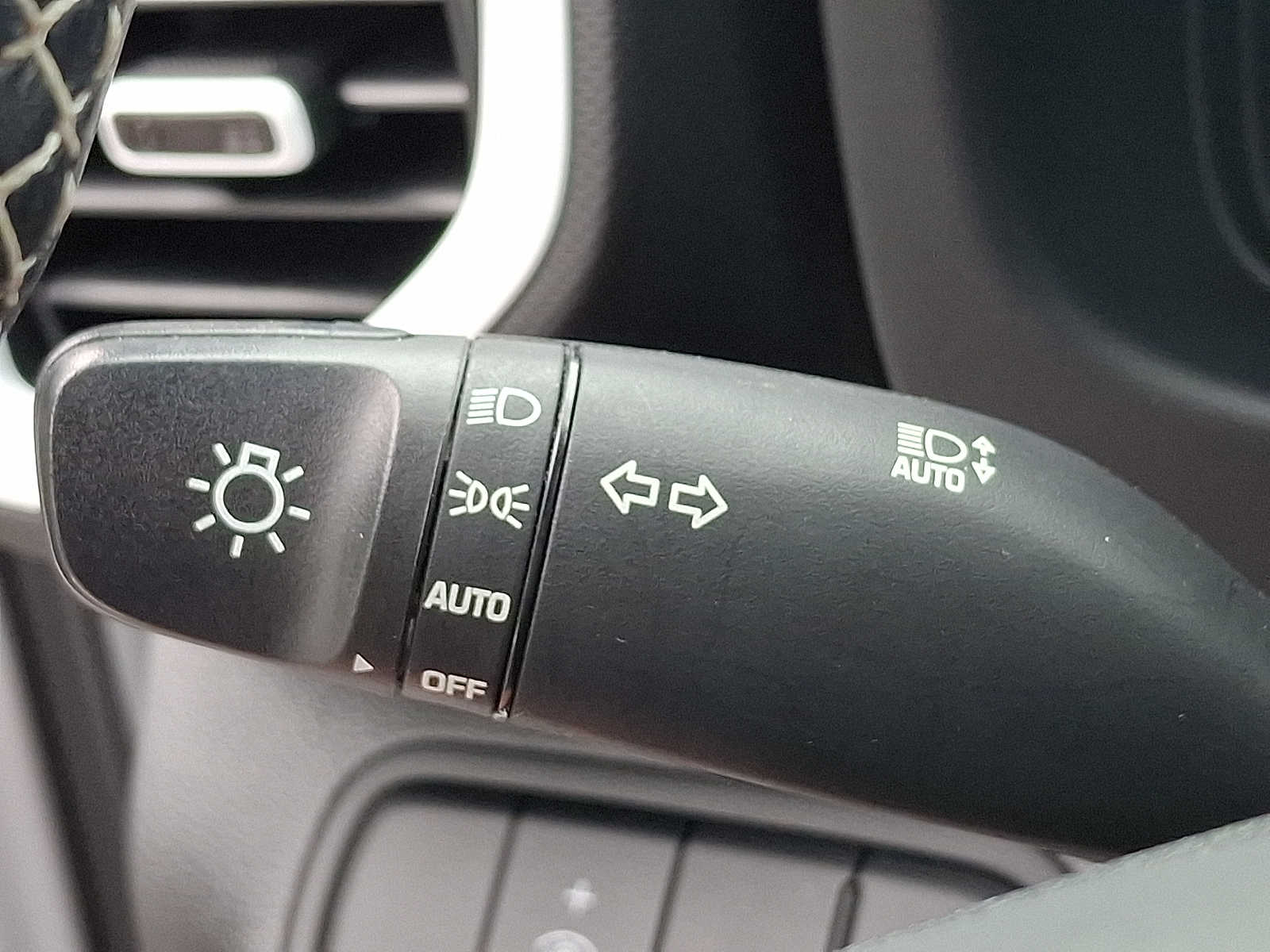 2023 Hyundai Venue Limited - Photo 26