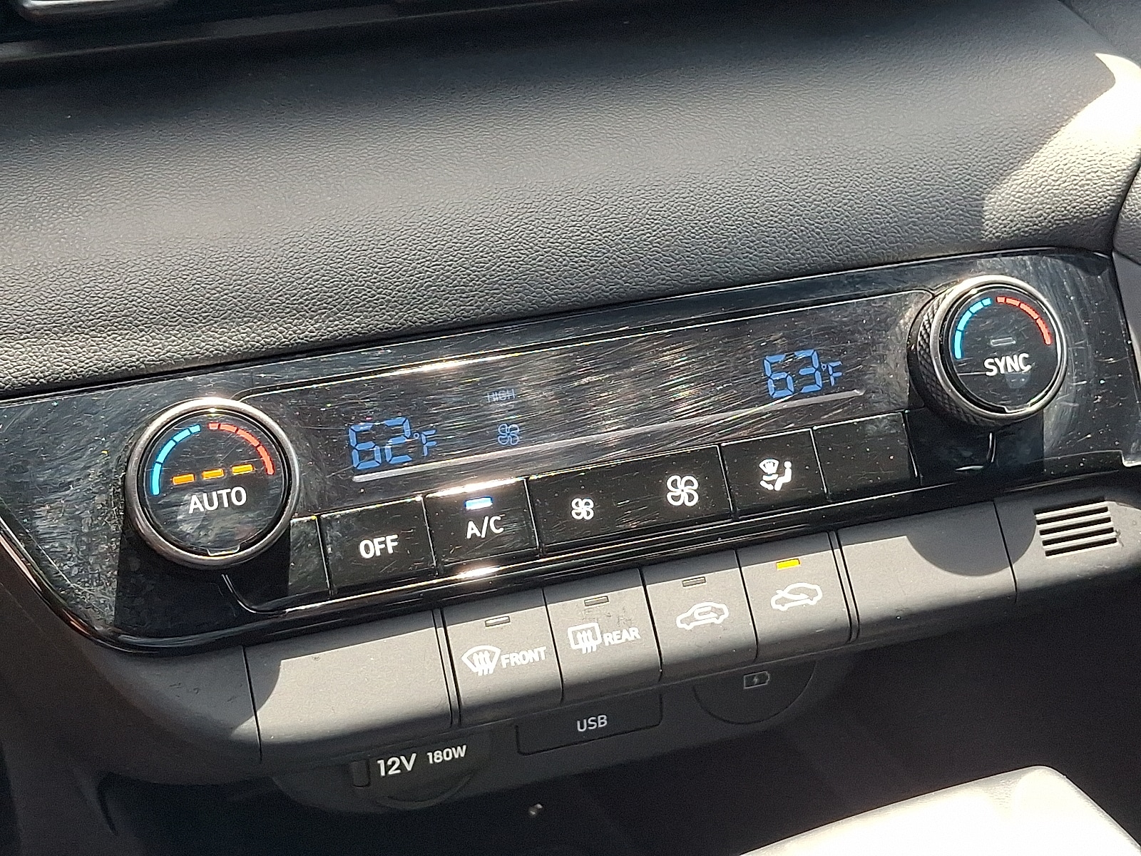 2025 Hyundai Elantra SEL - Photo 16