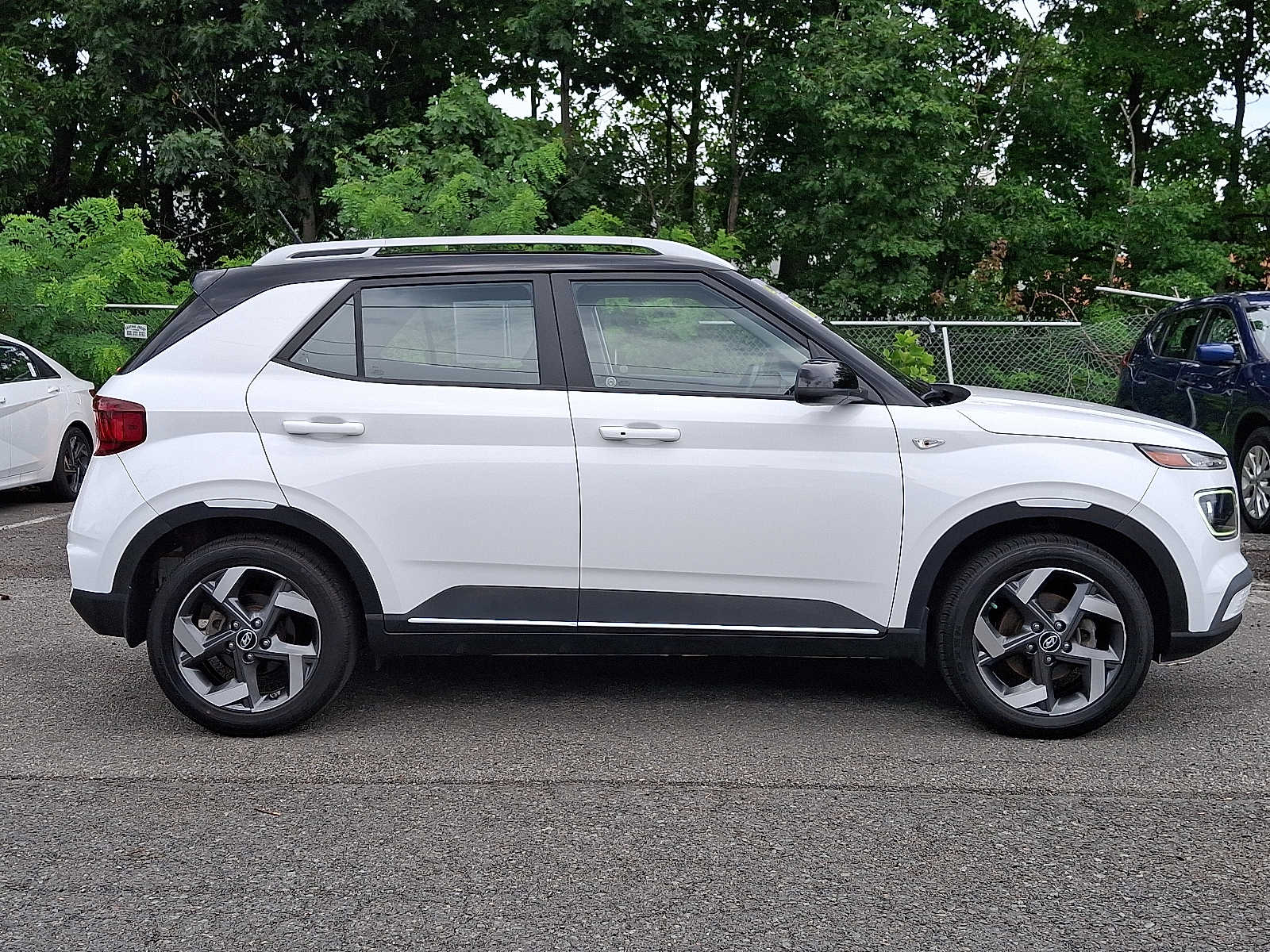 2023 Hyundai Venue Limited - Photo 8