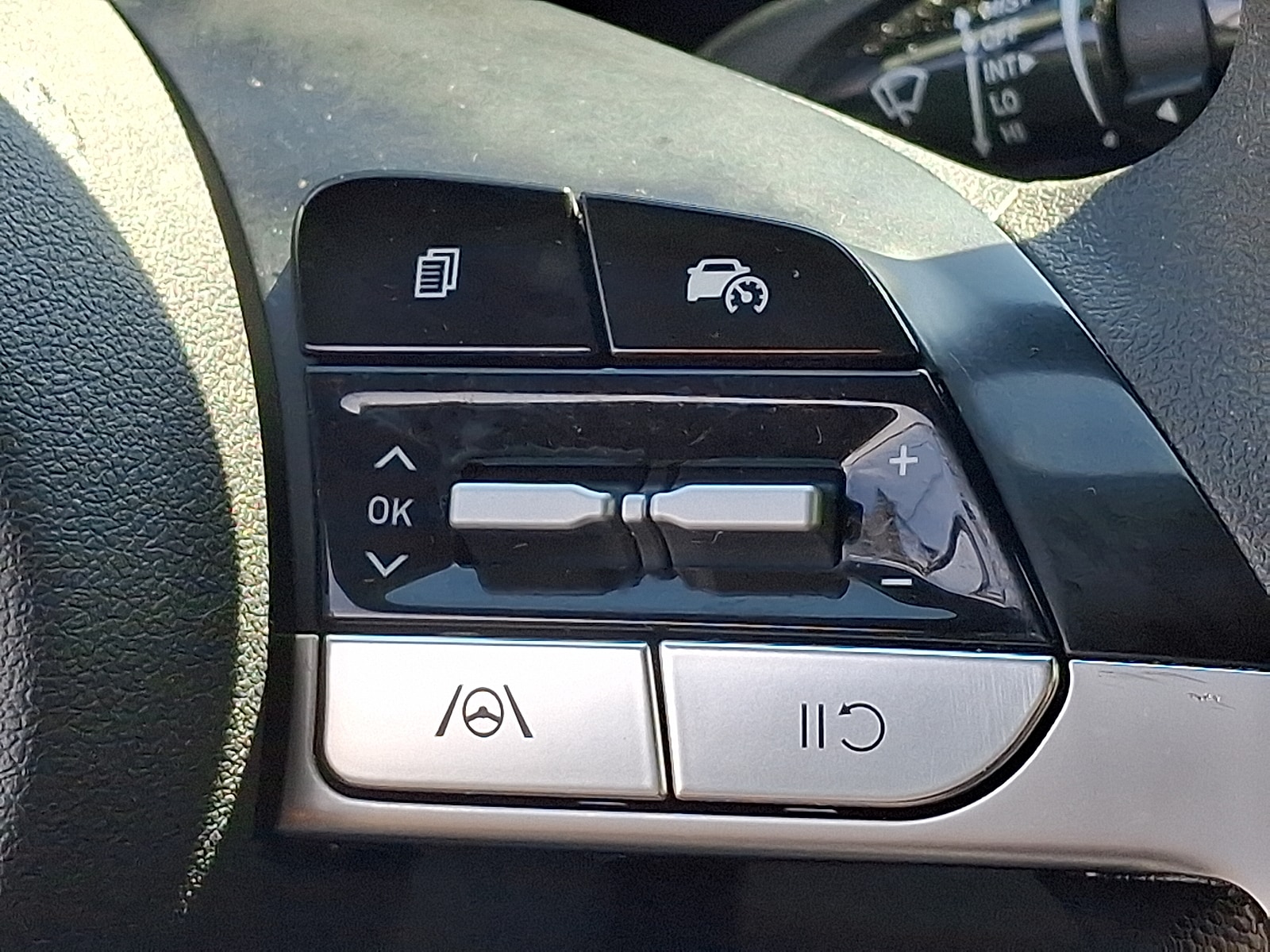 2024 Hyundai Elantra SEL - Photo 23