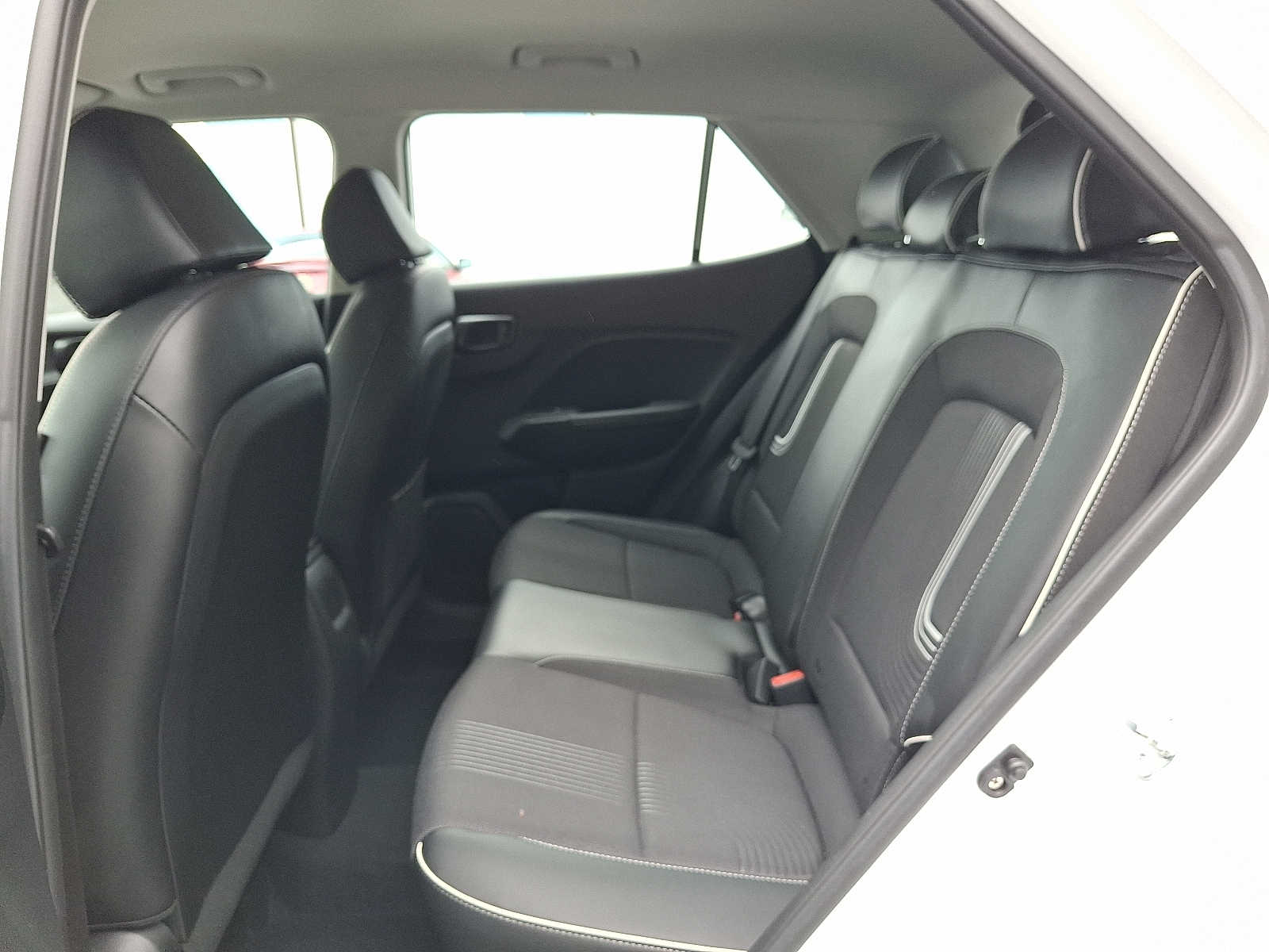 2023 Hyundai Venue Limited - Photo 11