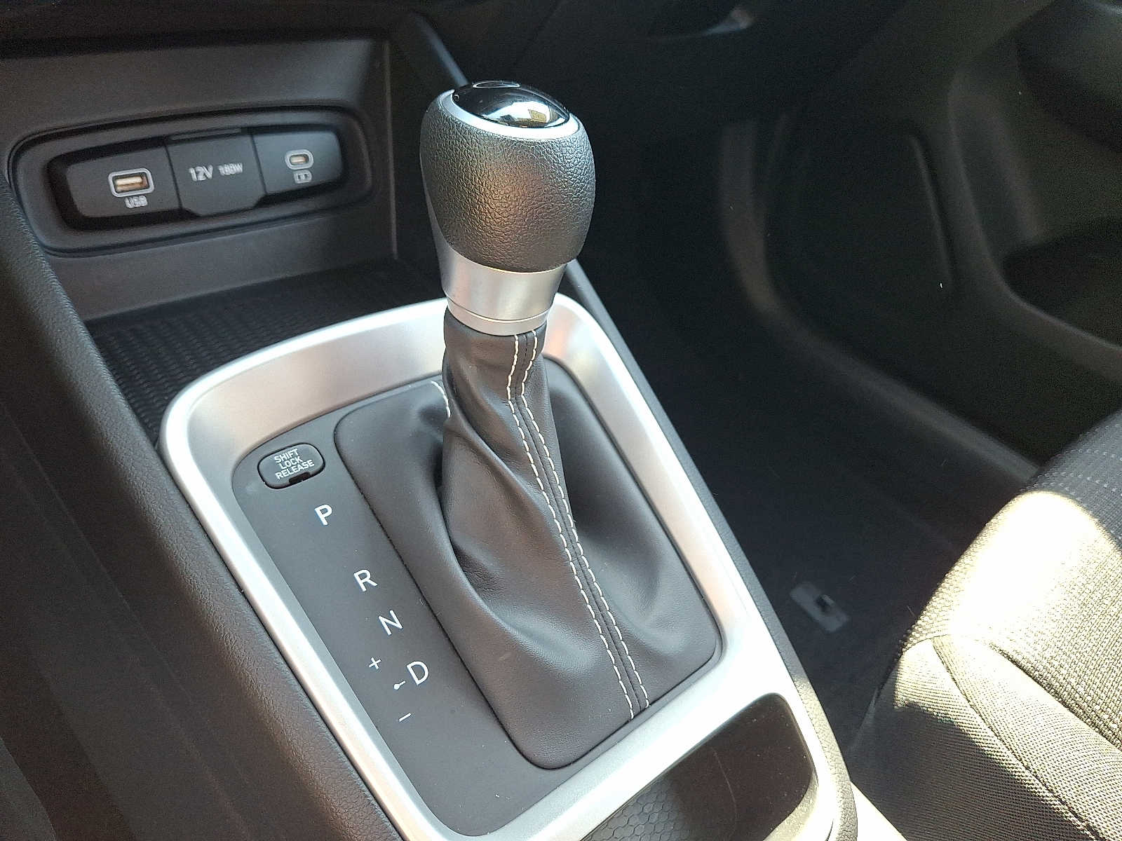 2024 Hyundai Venue SE - Photo 15