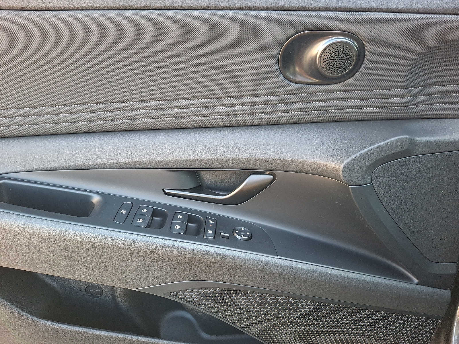 2025 Hyundai Elantra SEL - Photo 13