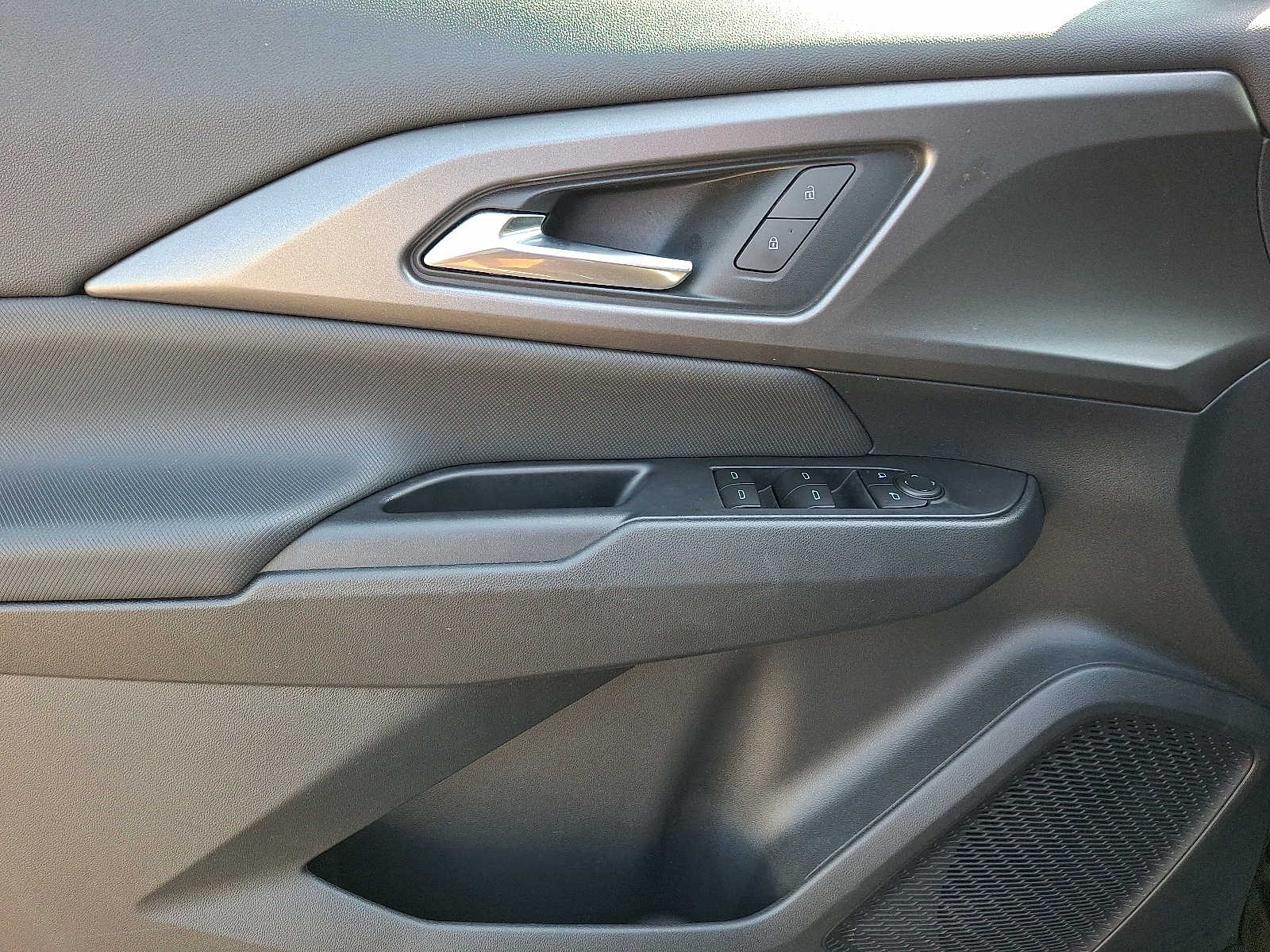 2025 Chevrolet Equinox EV 12