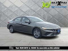 2024 Hyundai Elantra SEL Sedan