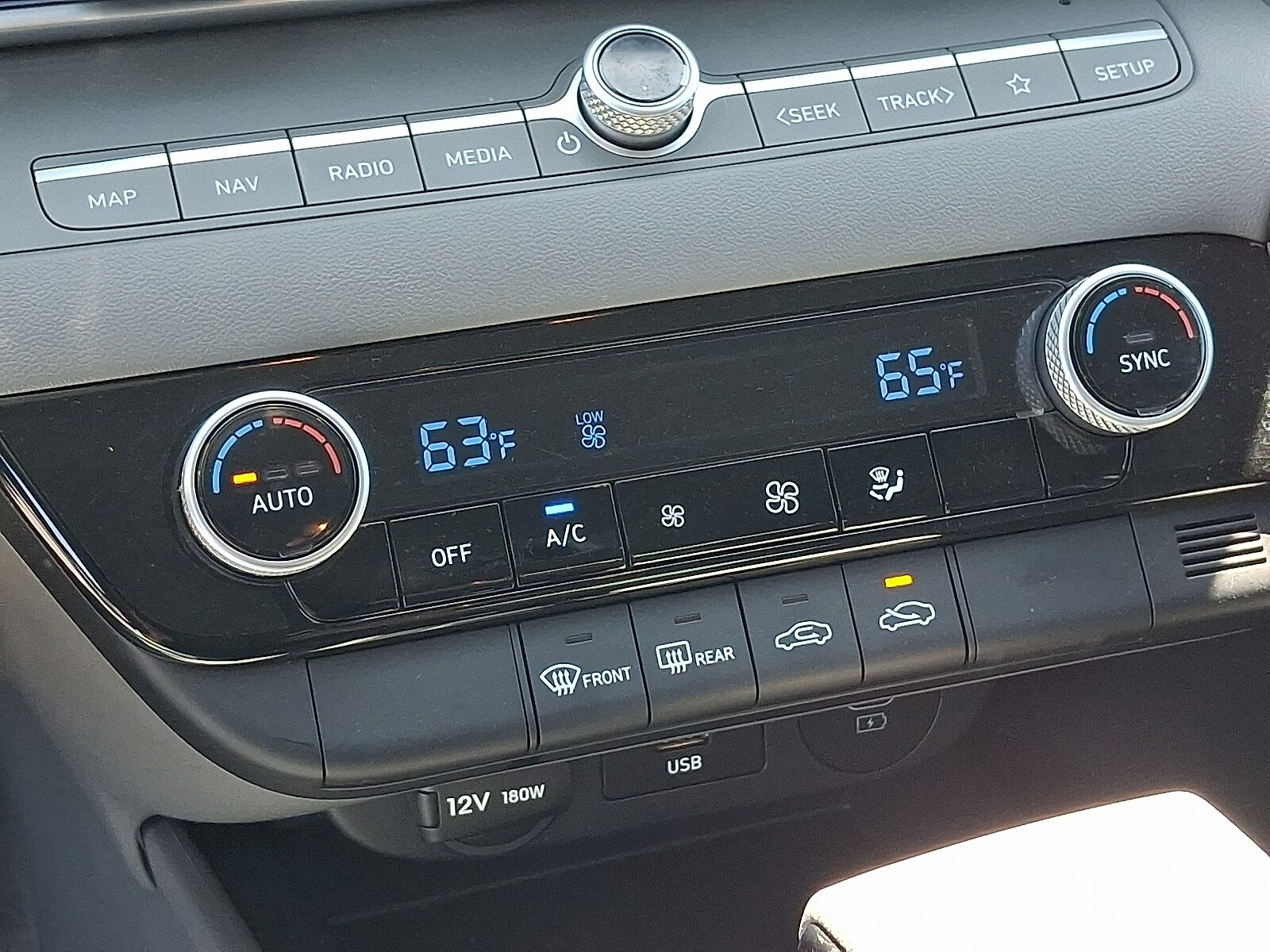 2024 Hyundai Elantra SEL - Photo 16