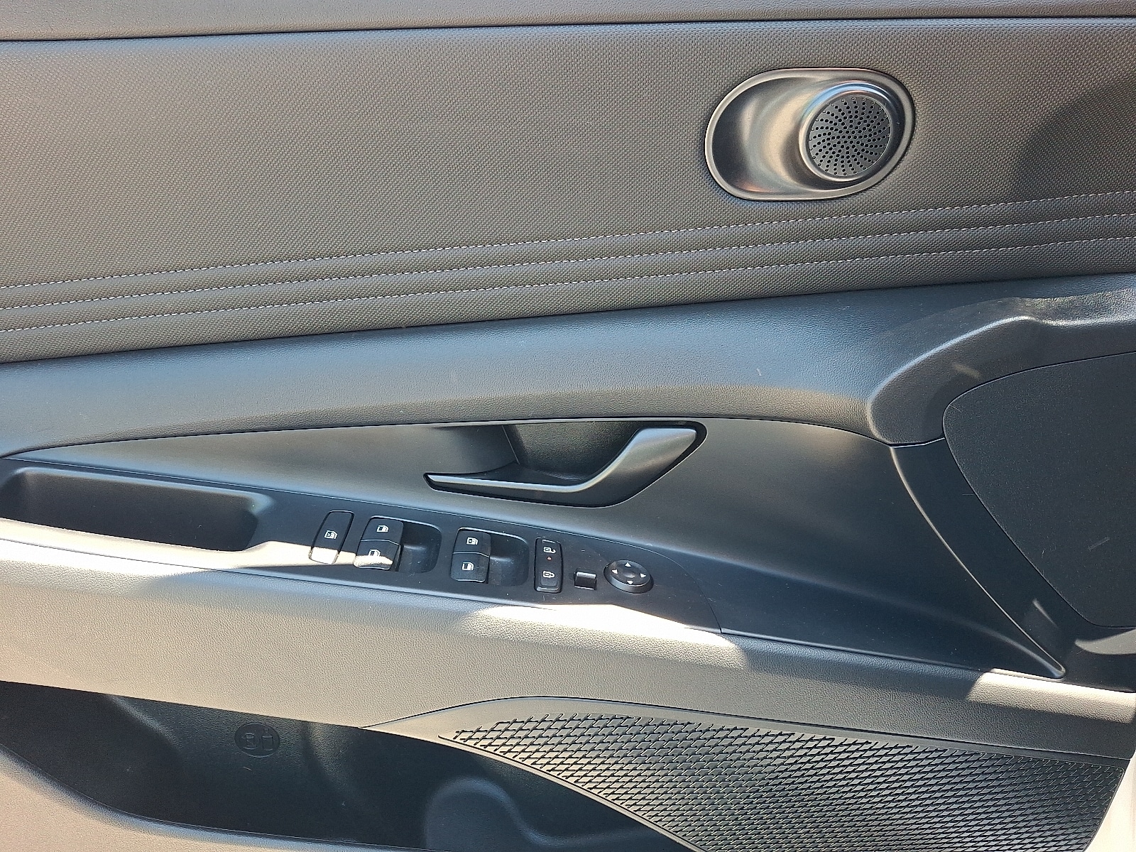 2025 Hyundai Elantra SEL - Photo 13
