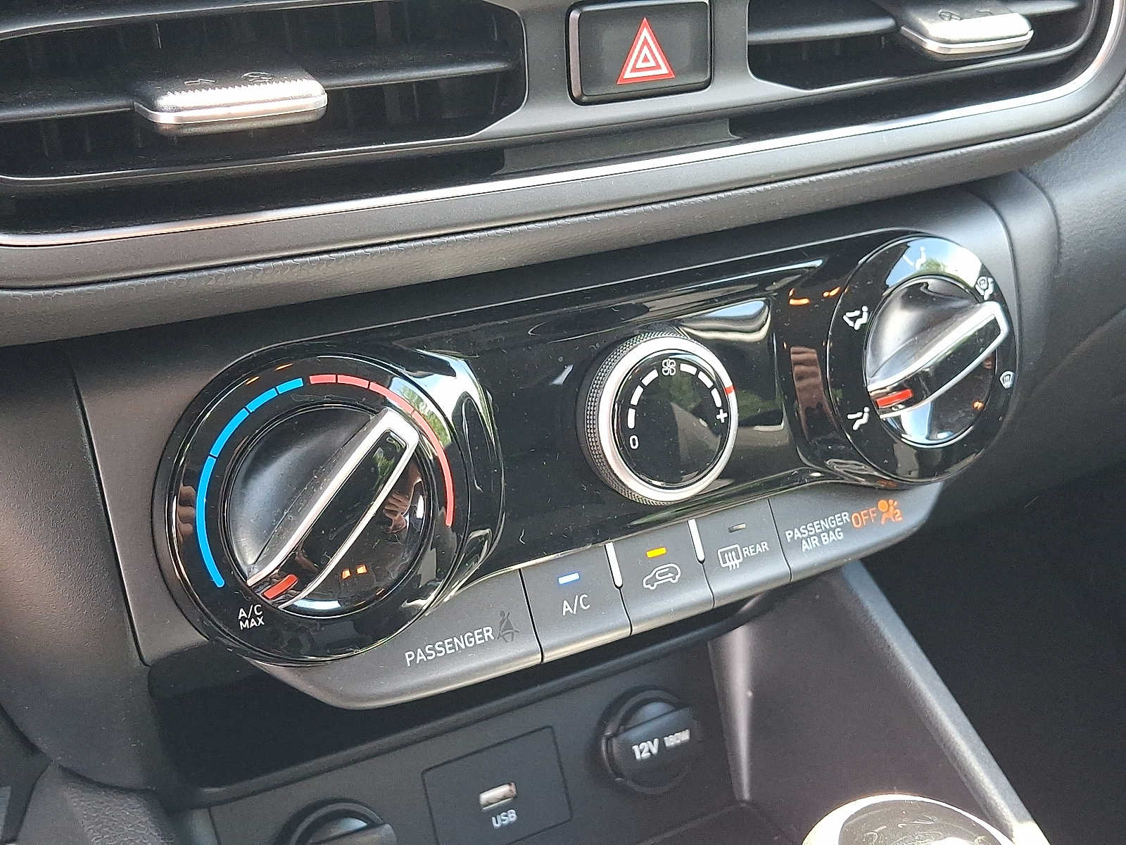 2023 Hyundai Kona SEL - Photo 16