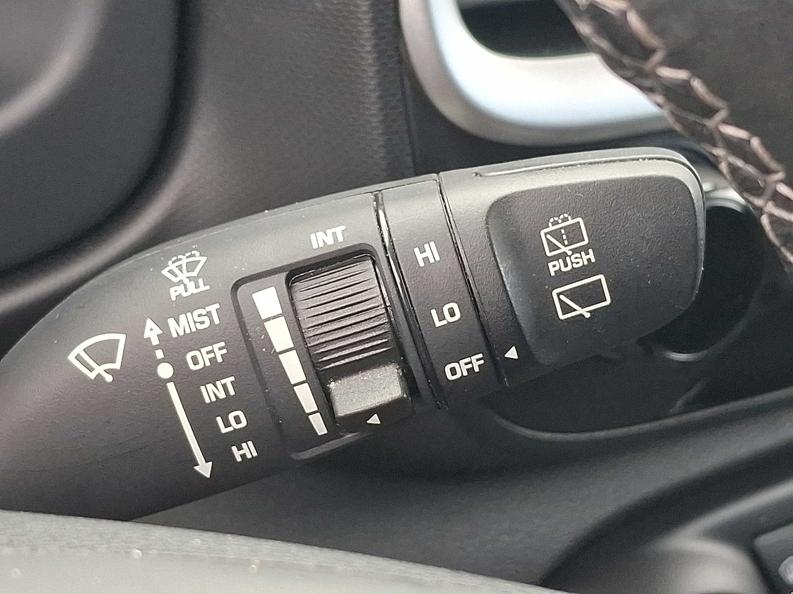 2023 Hyundai Venue SEL - Photo 24