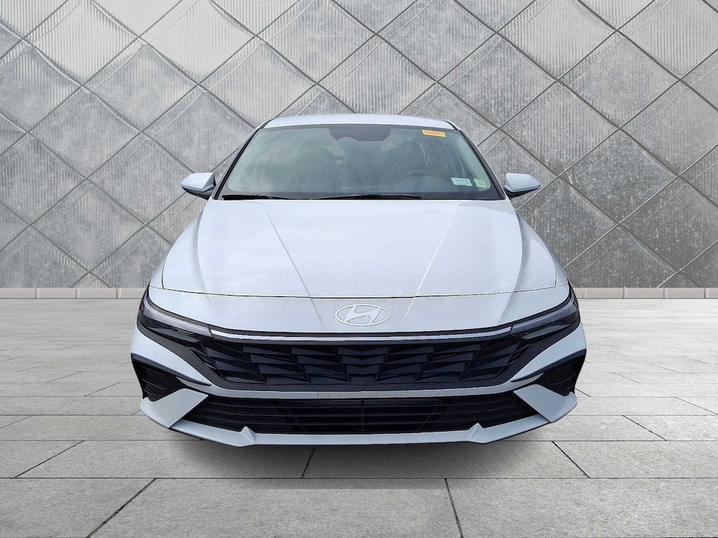 Used 2025 Hyundai Elantra SE Sedan