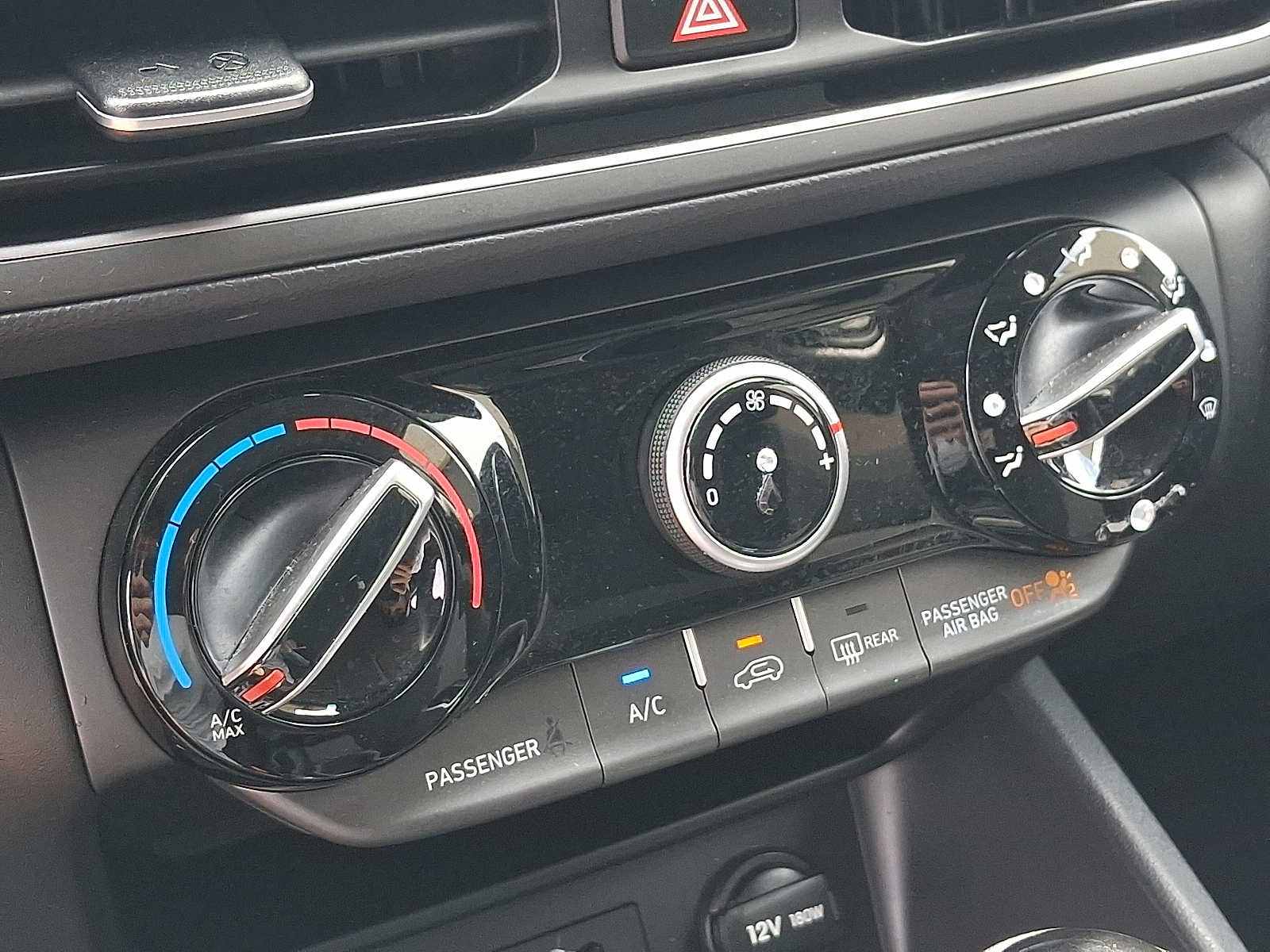 2023 Hyundai Kona SEL - Photo 16