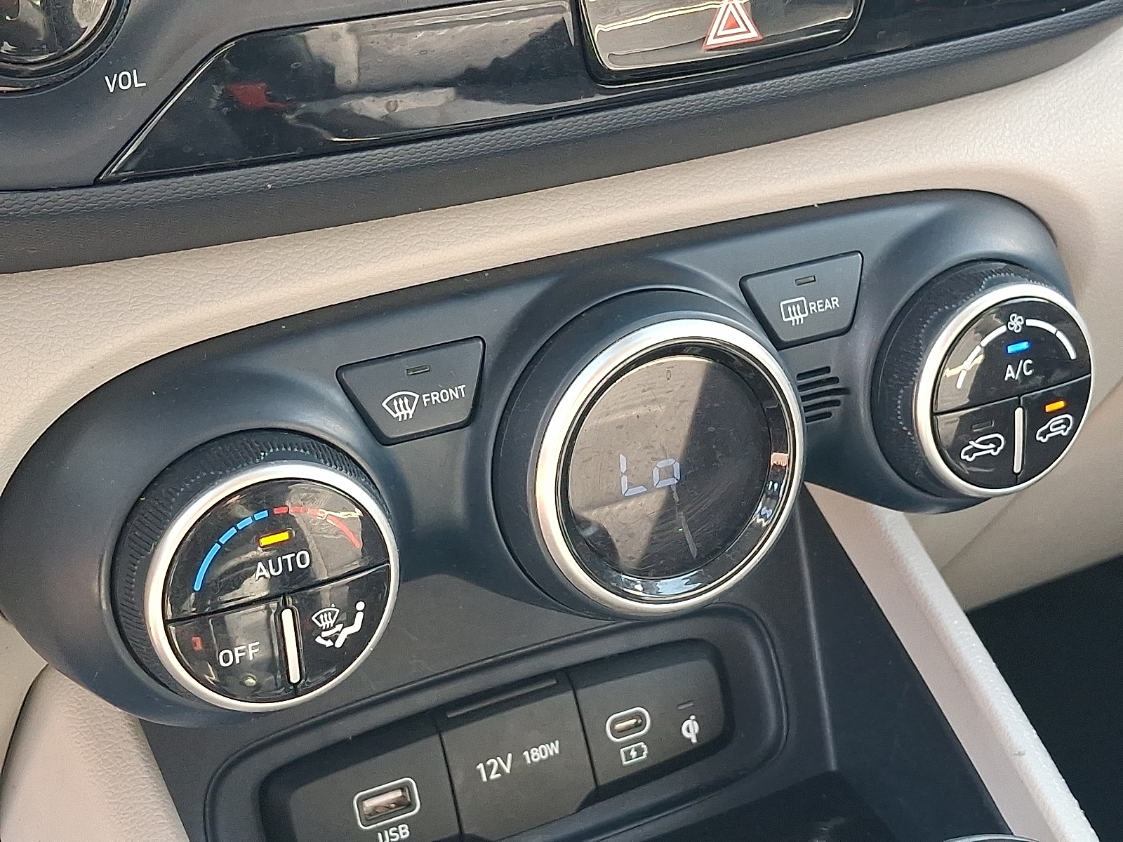 2023 Hyundai Venue Limited - Photo 16