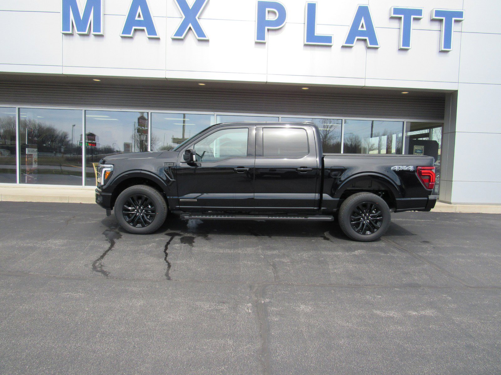 2025 Ford F-150 Lariat photo 2