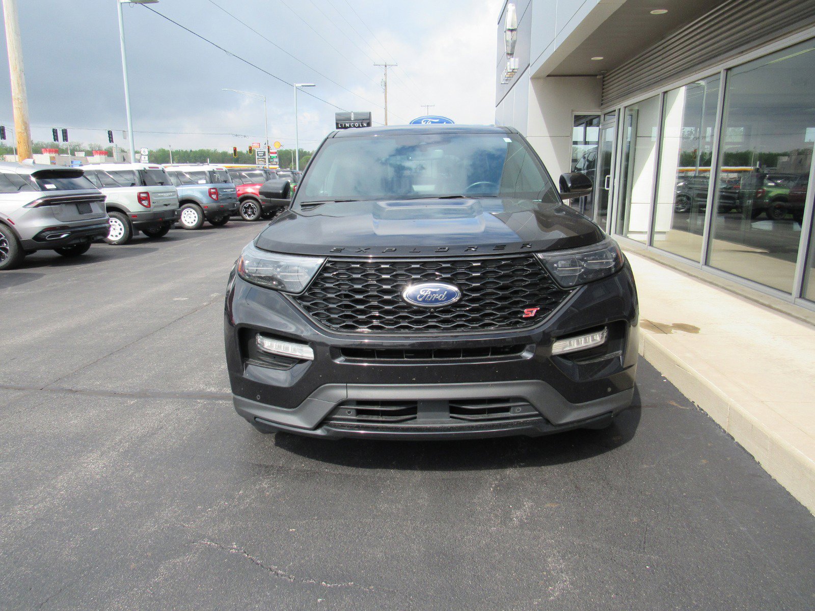 2022 Ford Explorer ST photo 2