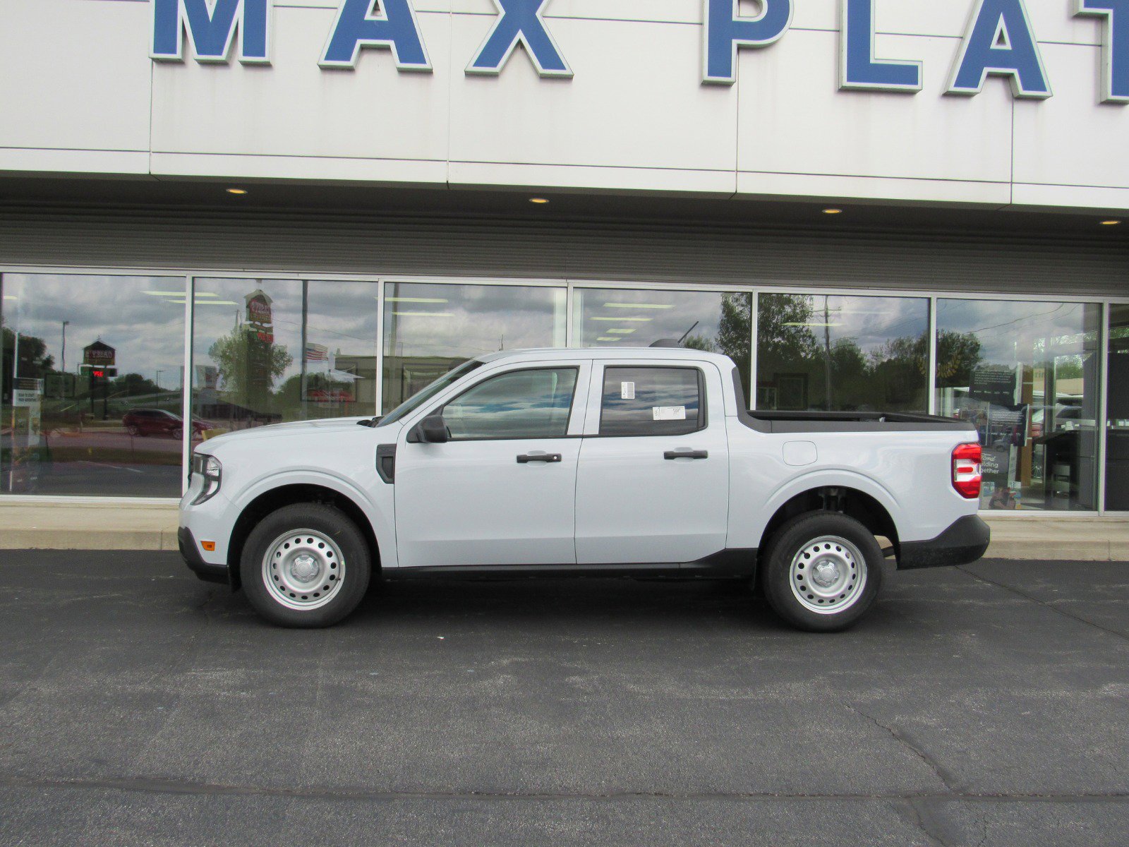 2025 Ford Maverick XL photo 3