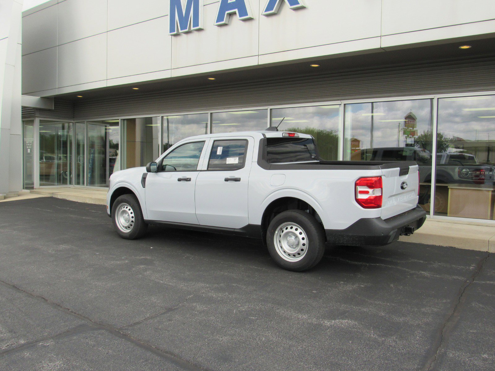 2025 Ford Maverick XL photo 4