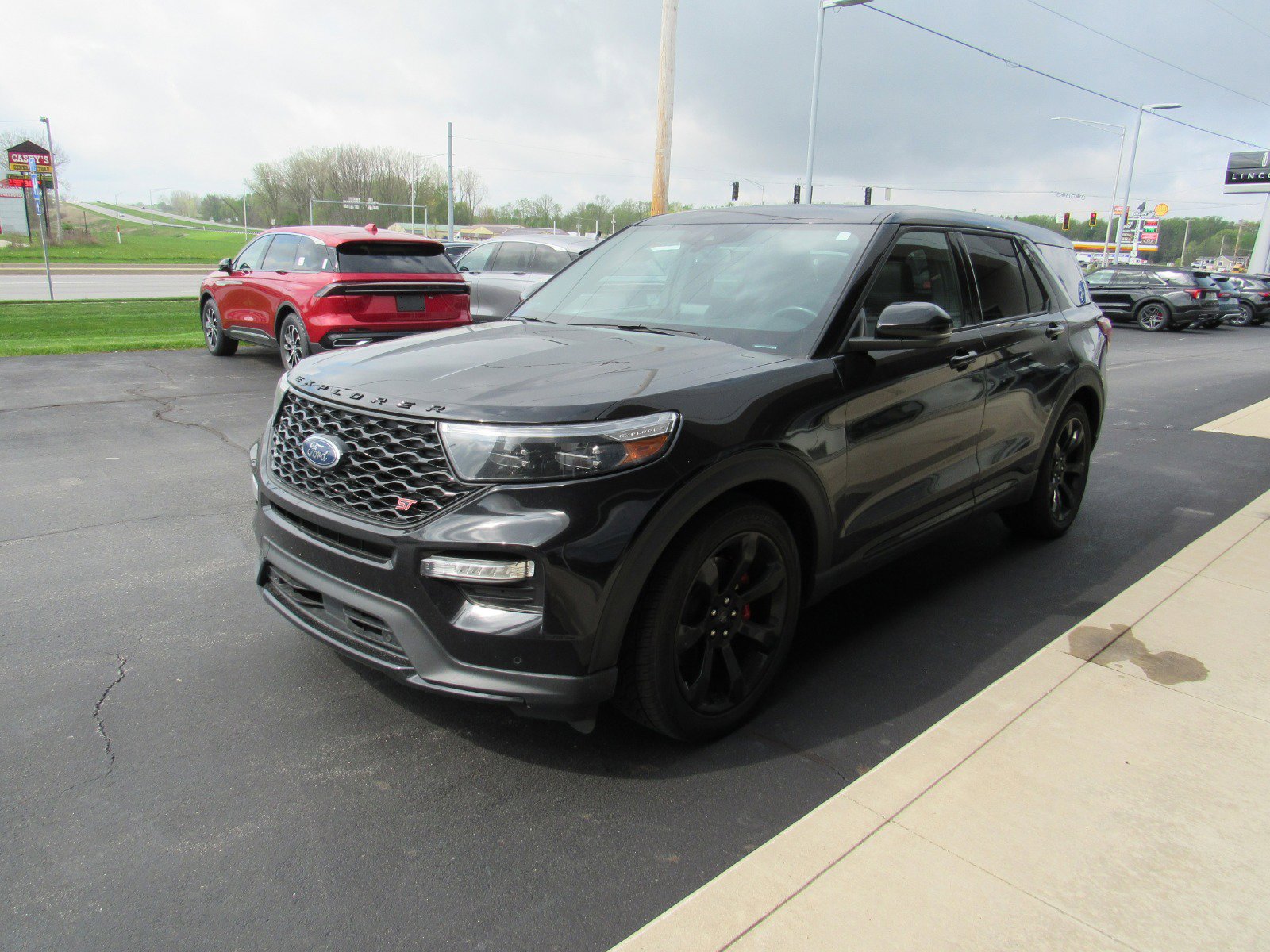 2022 Ford Explorer ST photo 3
