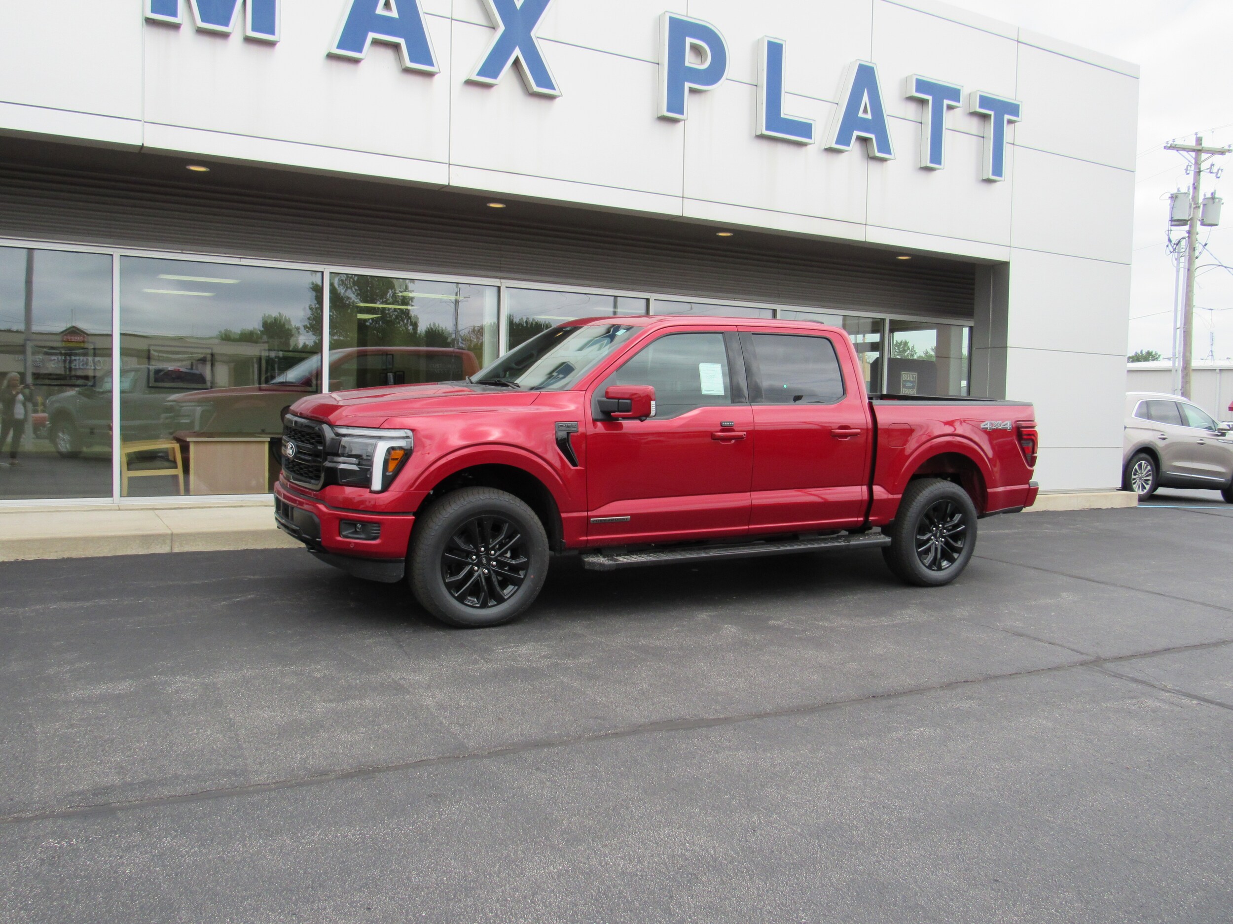 2025 Ford F-150 Lariat photo 2