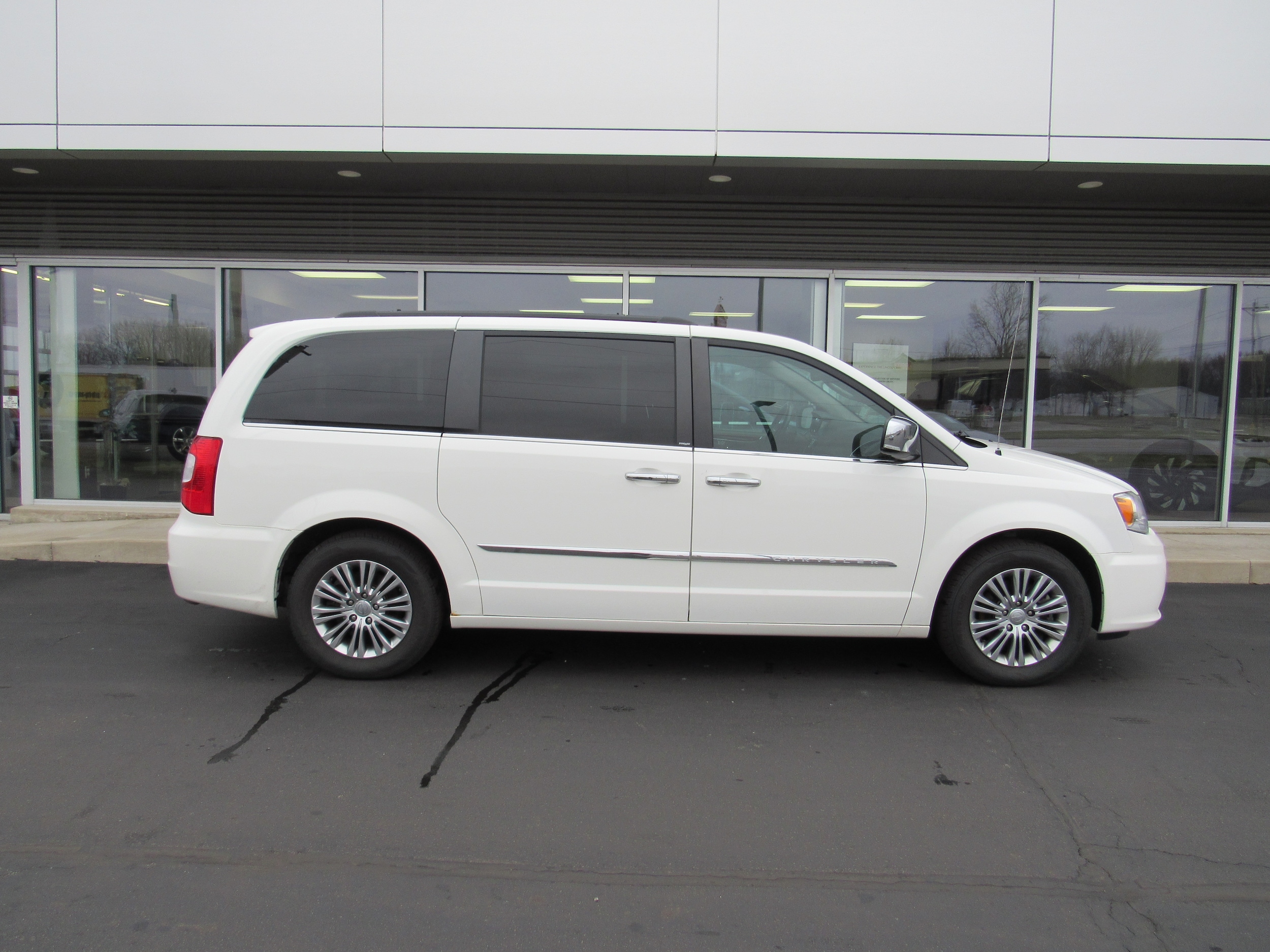 2013 Chrysler Town & Country Touring-L