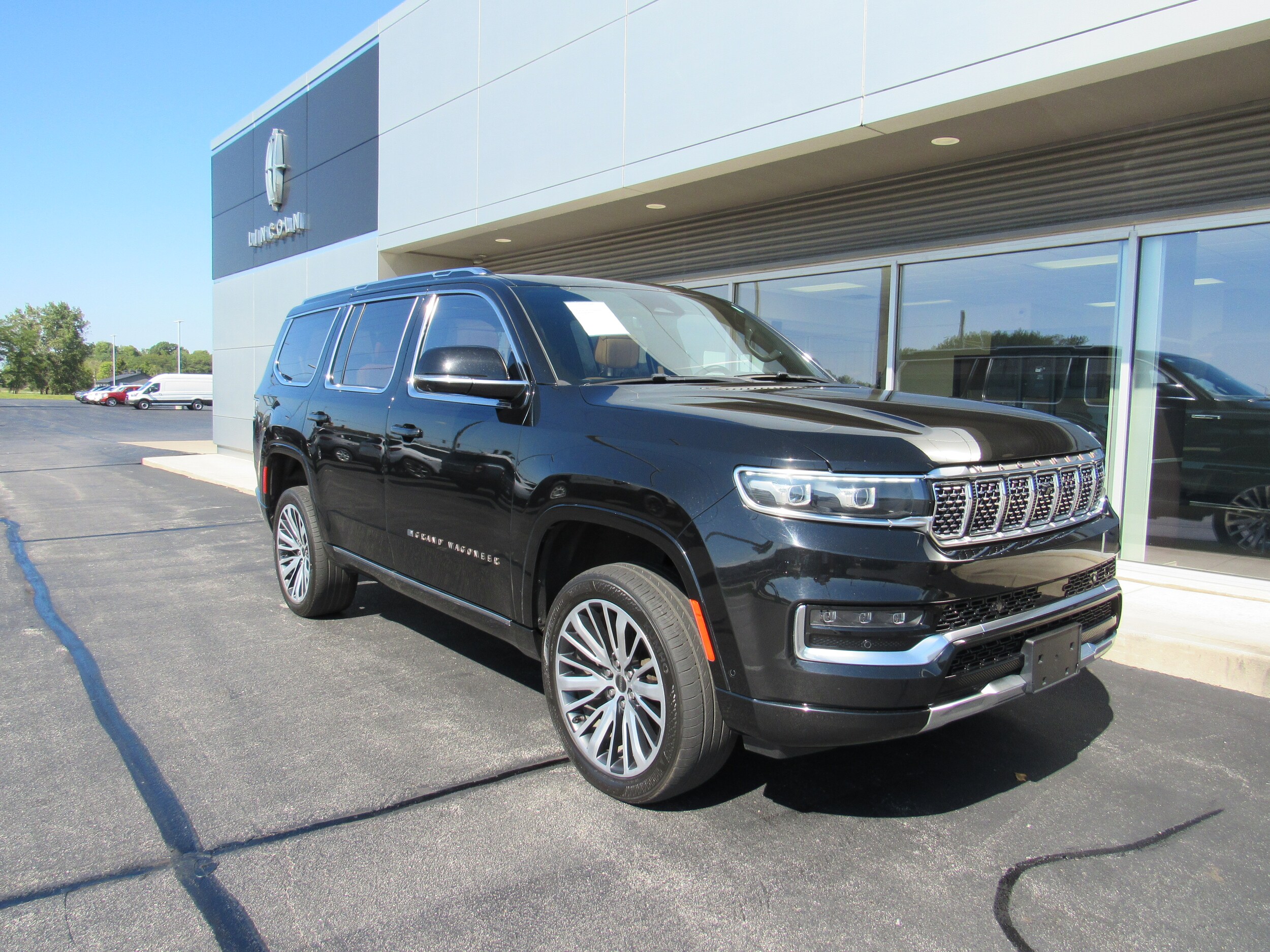2022 Jeep Grand Wagoneer III photo 2