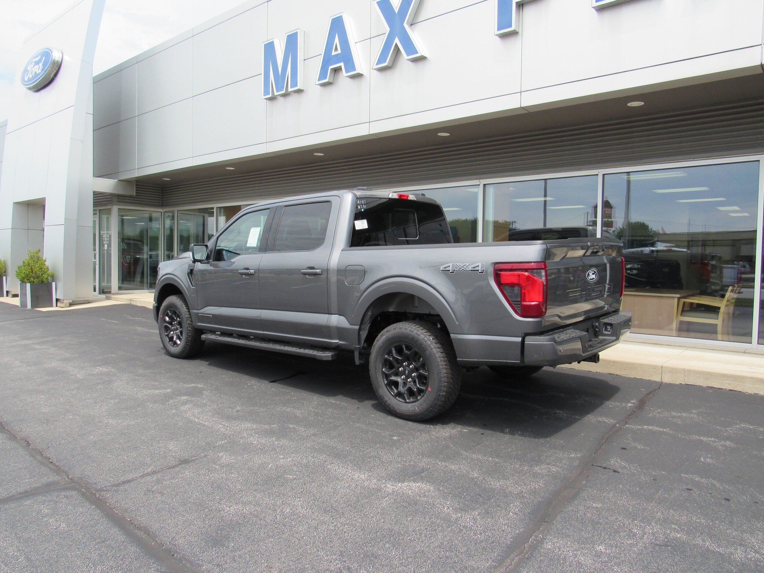 2025 Ford F-150 XLT photo 4