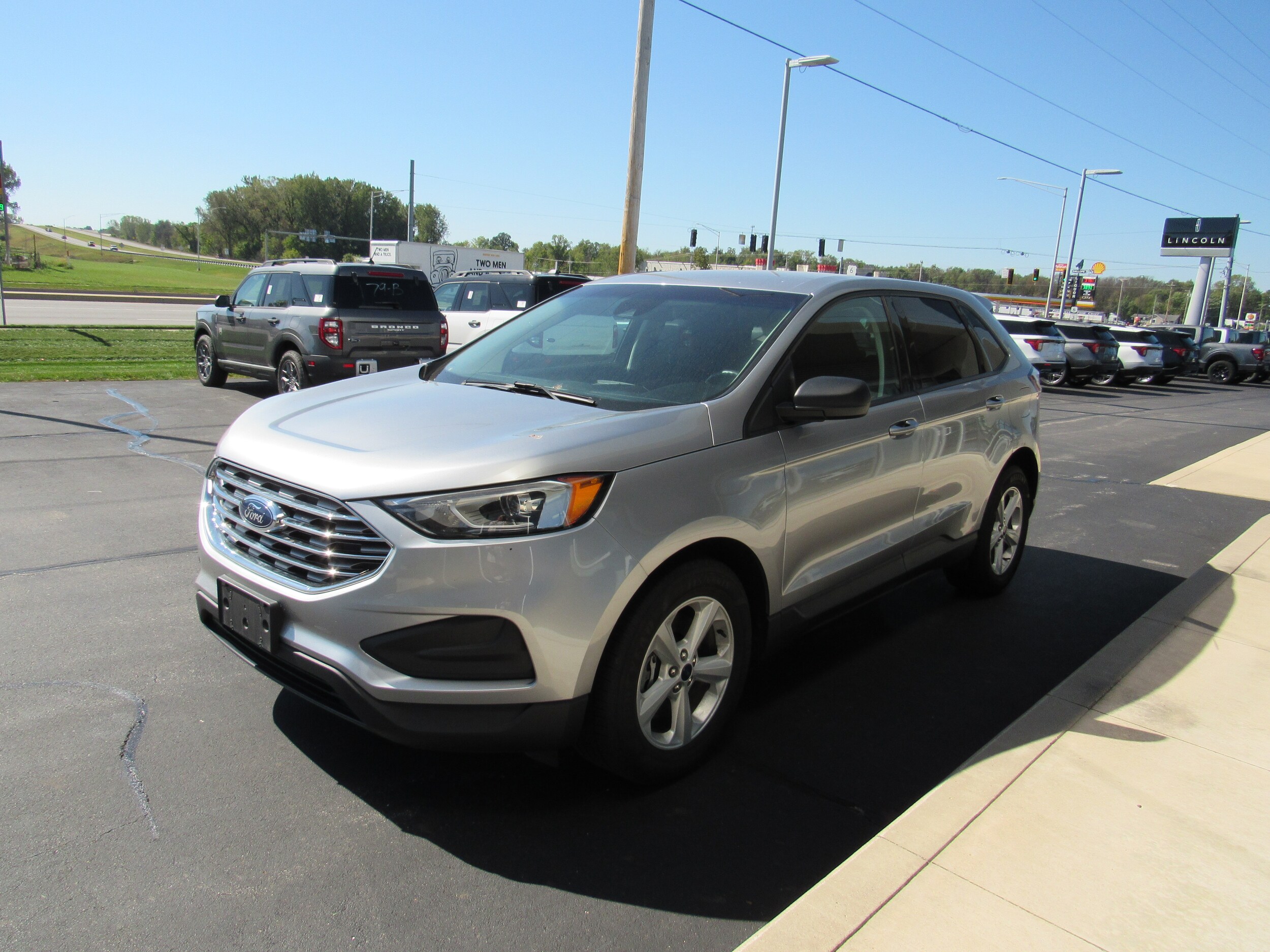 2020 Ford Edge SE photo 4