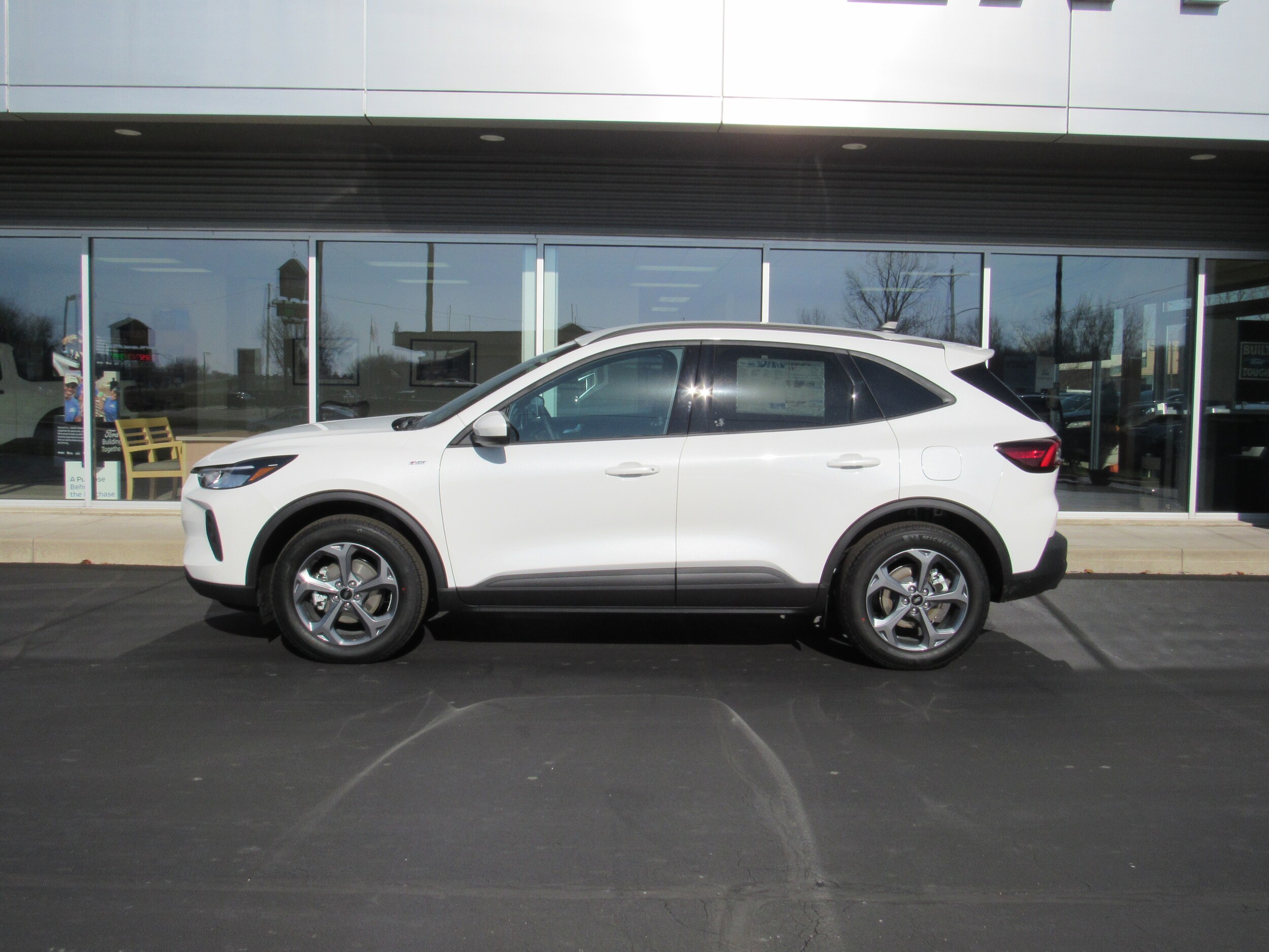 2026 Ford Escape Hybrid ST-Line Select photo 2