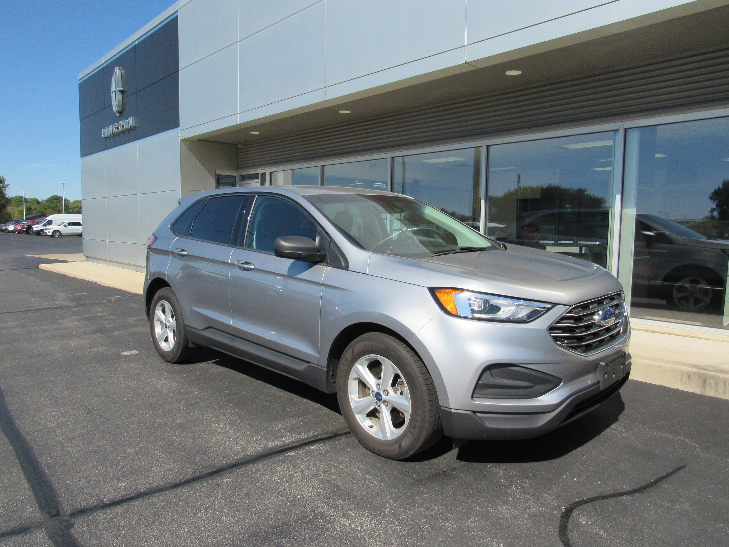 2020 Ford Edge SE photo 2
