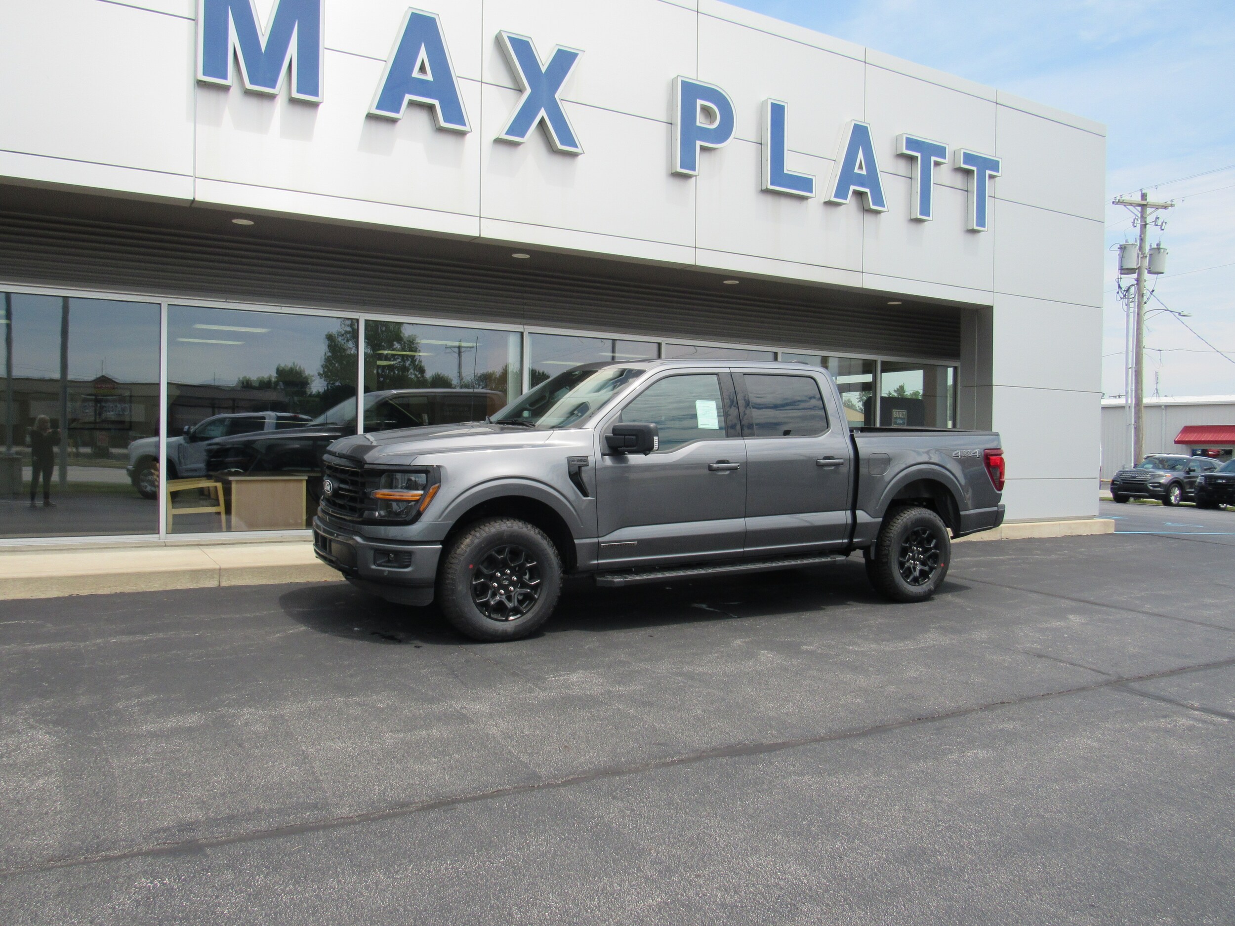 2025 Ford F-150 XLT photo 2