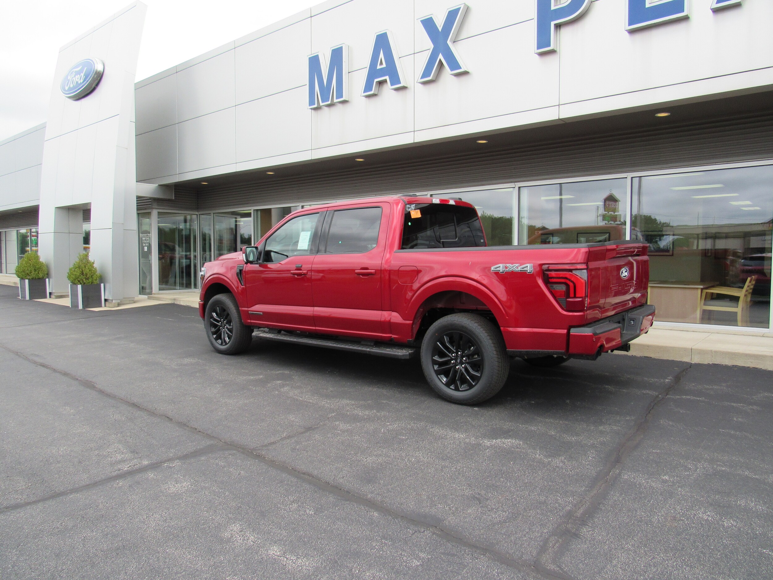 2025 Ford F-150 Lariat photo 4