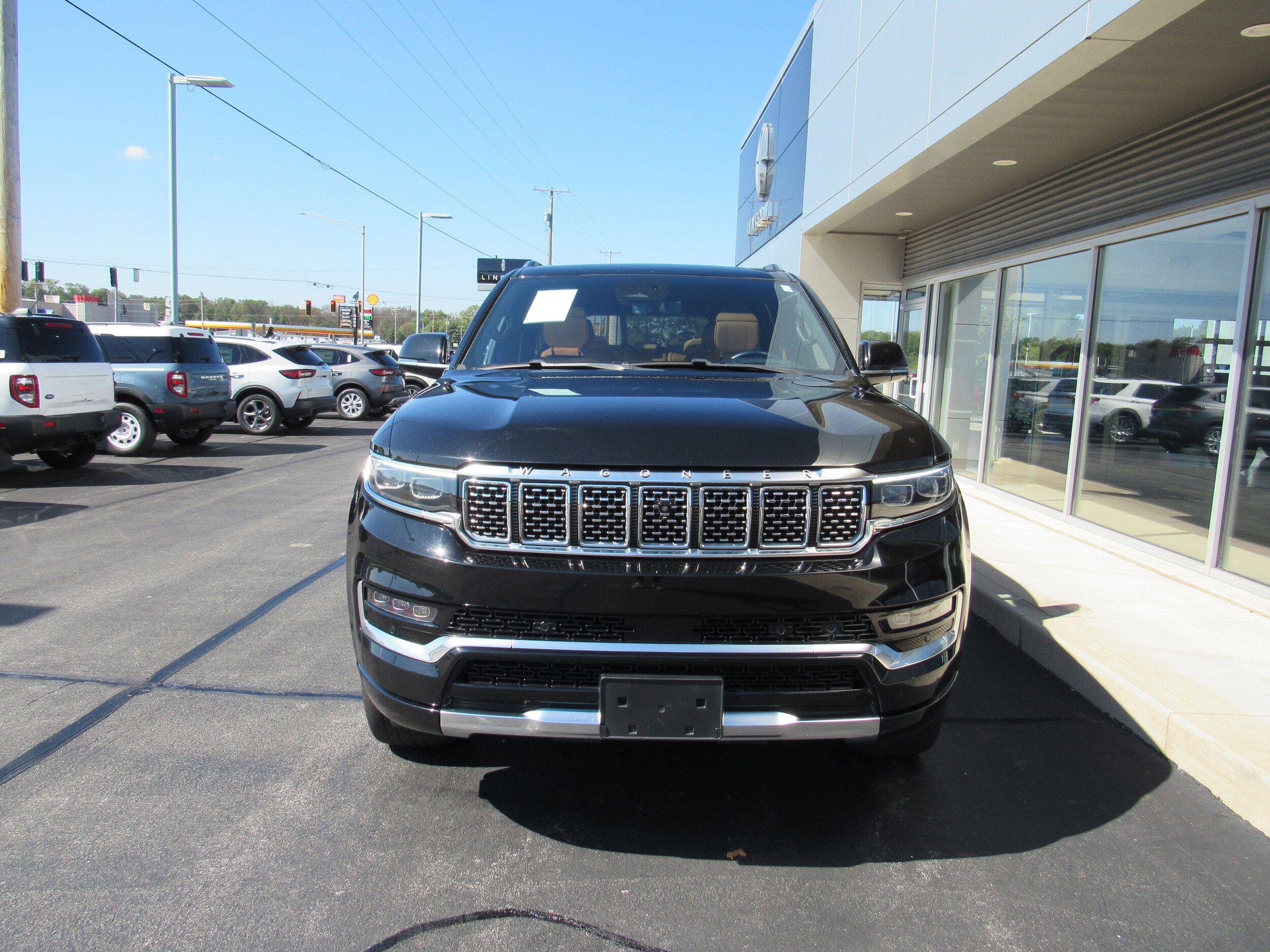 2022 Jeep Grand Wagoneer III photo 3