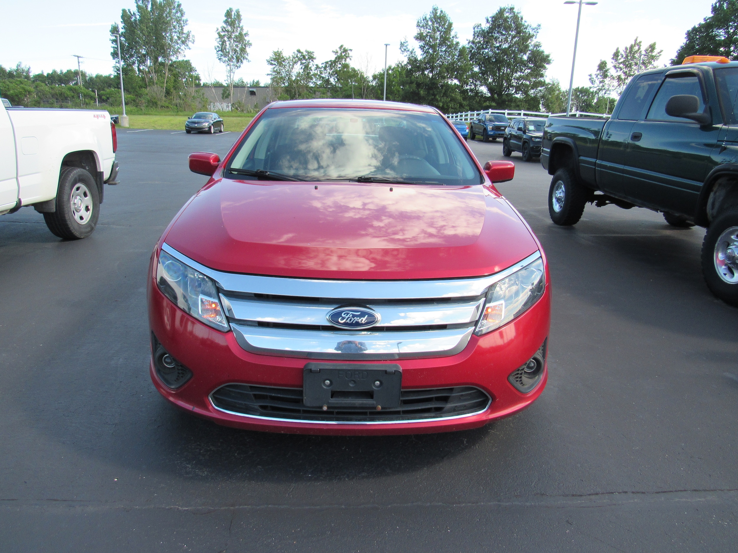 Used 2011 Ford Fusion SE with VIN 3FAHP0HA8BR334667 for sale in Kendallville, IN