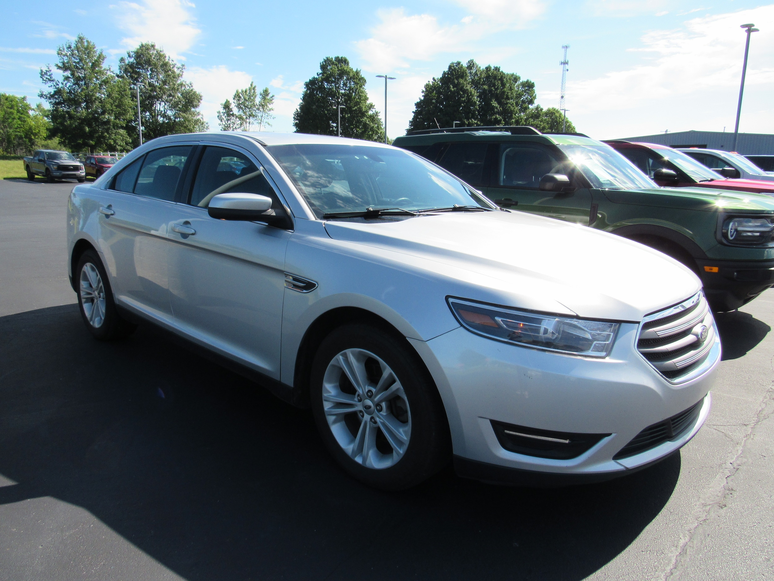2018 Ford Taurus SEL AWD's photo