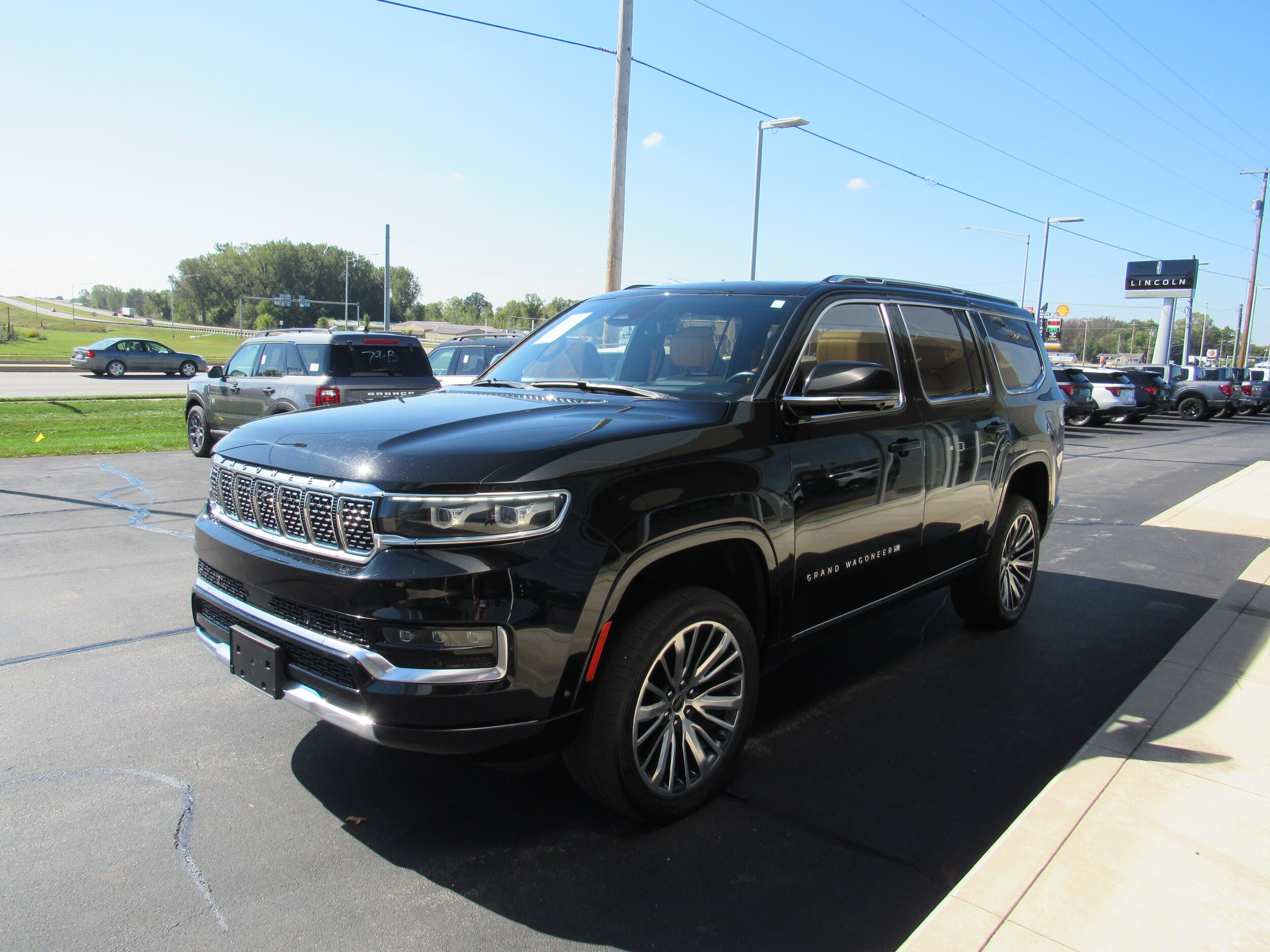 2022 Jeep Grand Wagoneer III photo 4