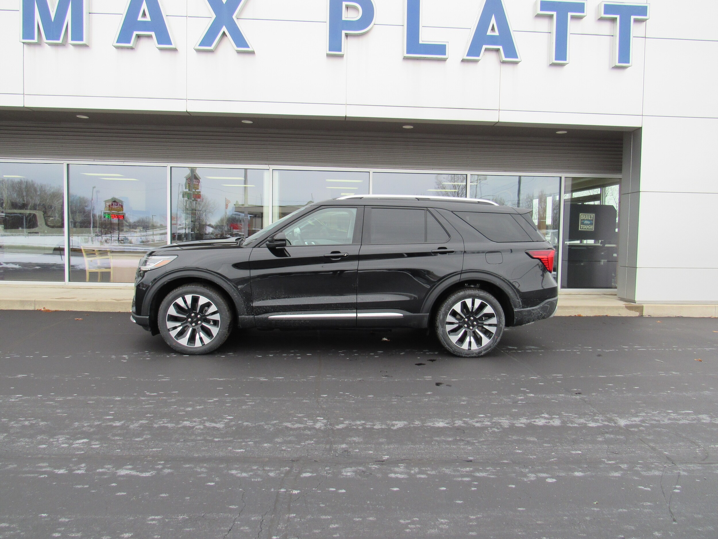 2026 Ford Explorer Platinum photo 2