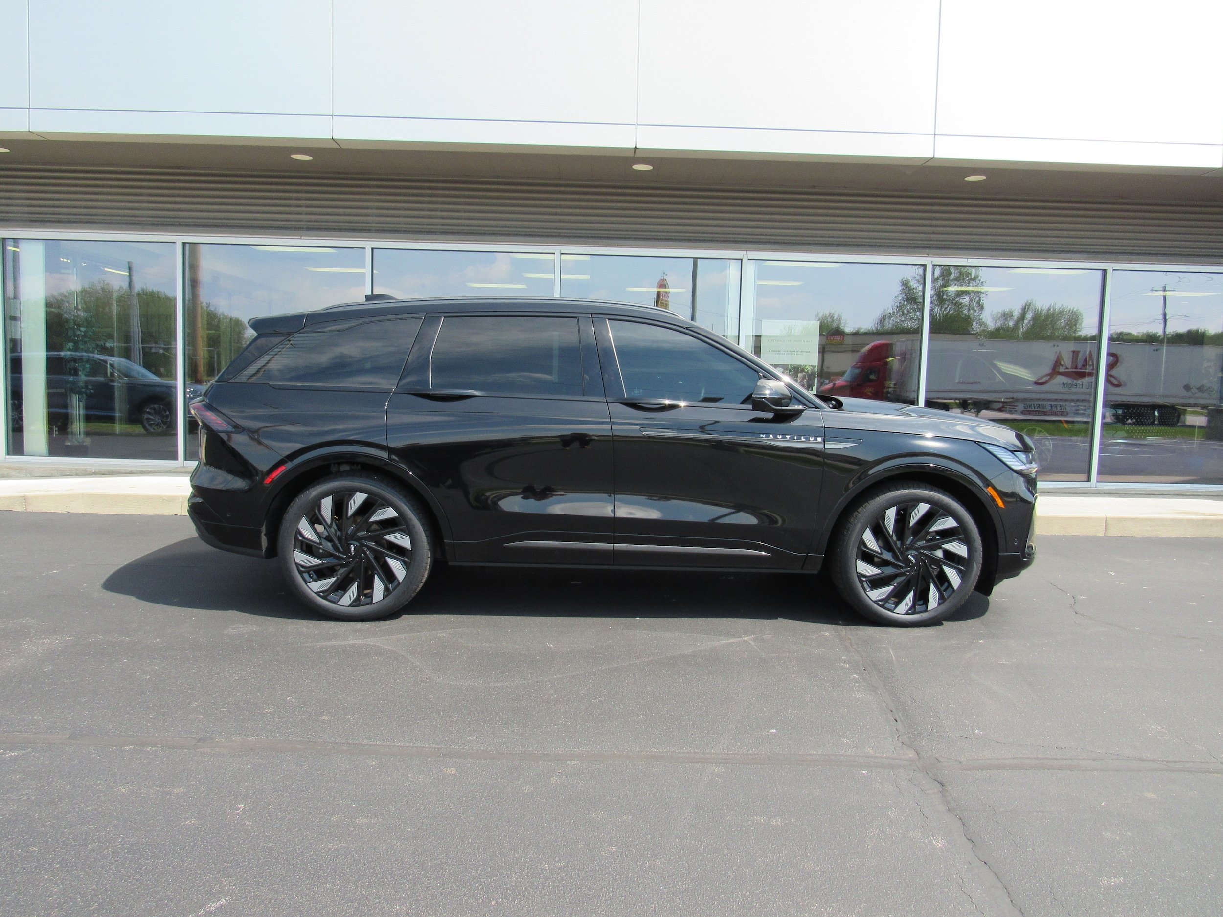 2024 Lincoln Nautilus Reserve AWD's photo