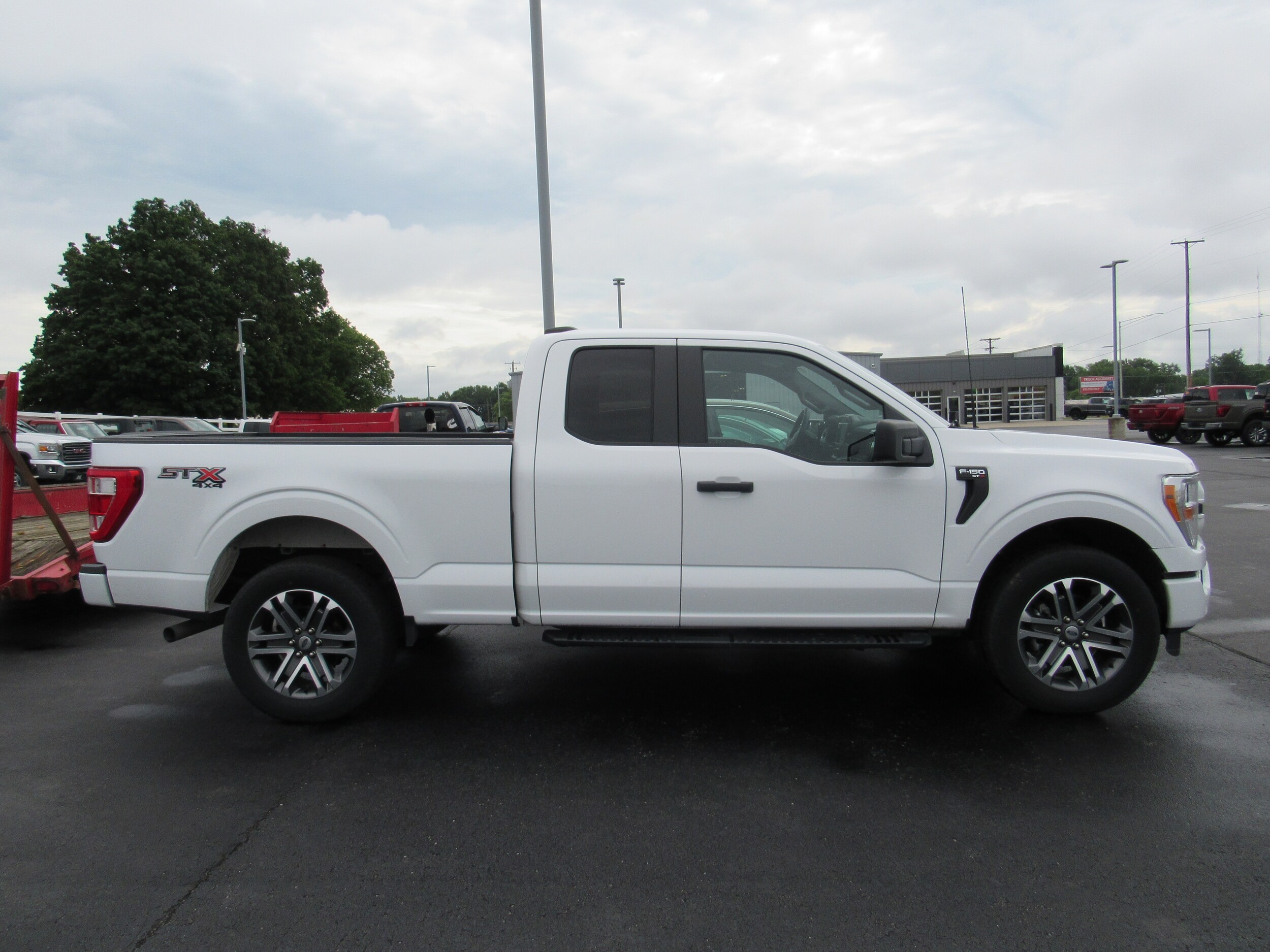 2022 Ford F-150 XL photo 2