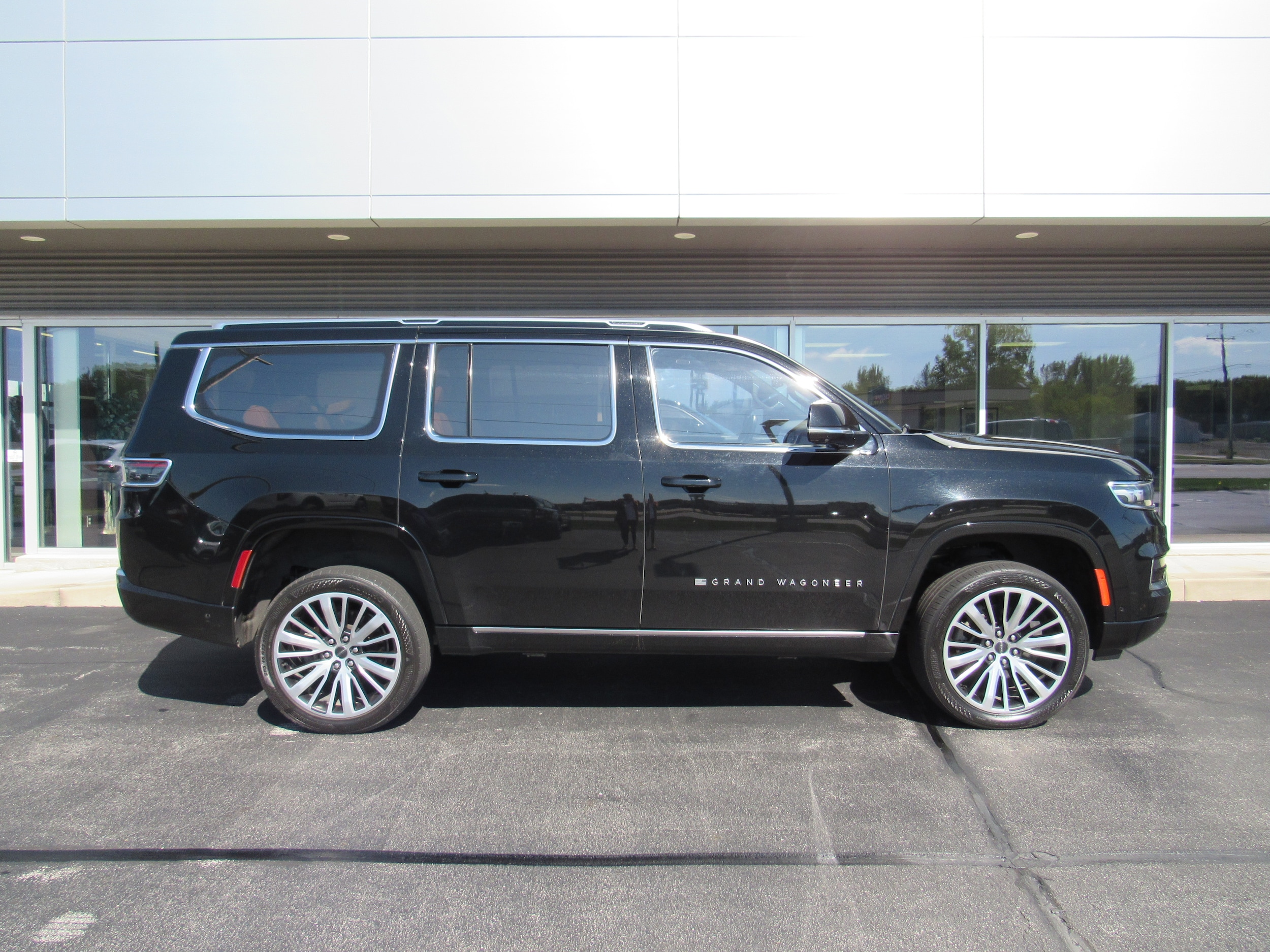 2022 Jeep Grand Wagoneer Series III's photo