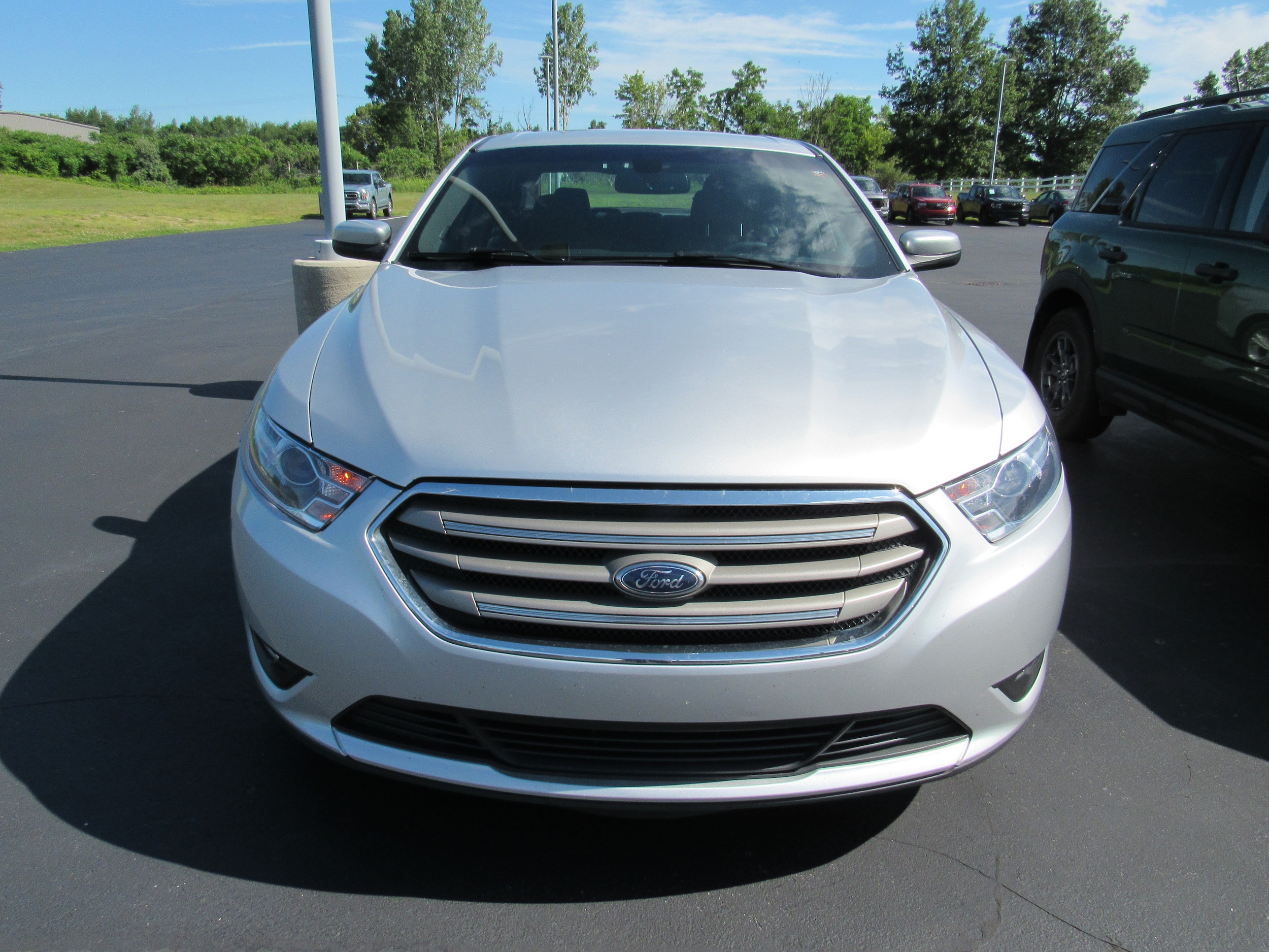 Used 2018 Ford Taurus SEL with VIN 1FAHP2H8XJG135229 for sale in Kendallville, IN
