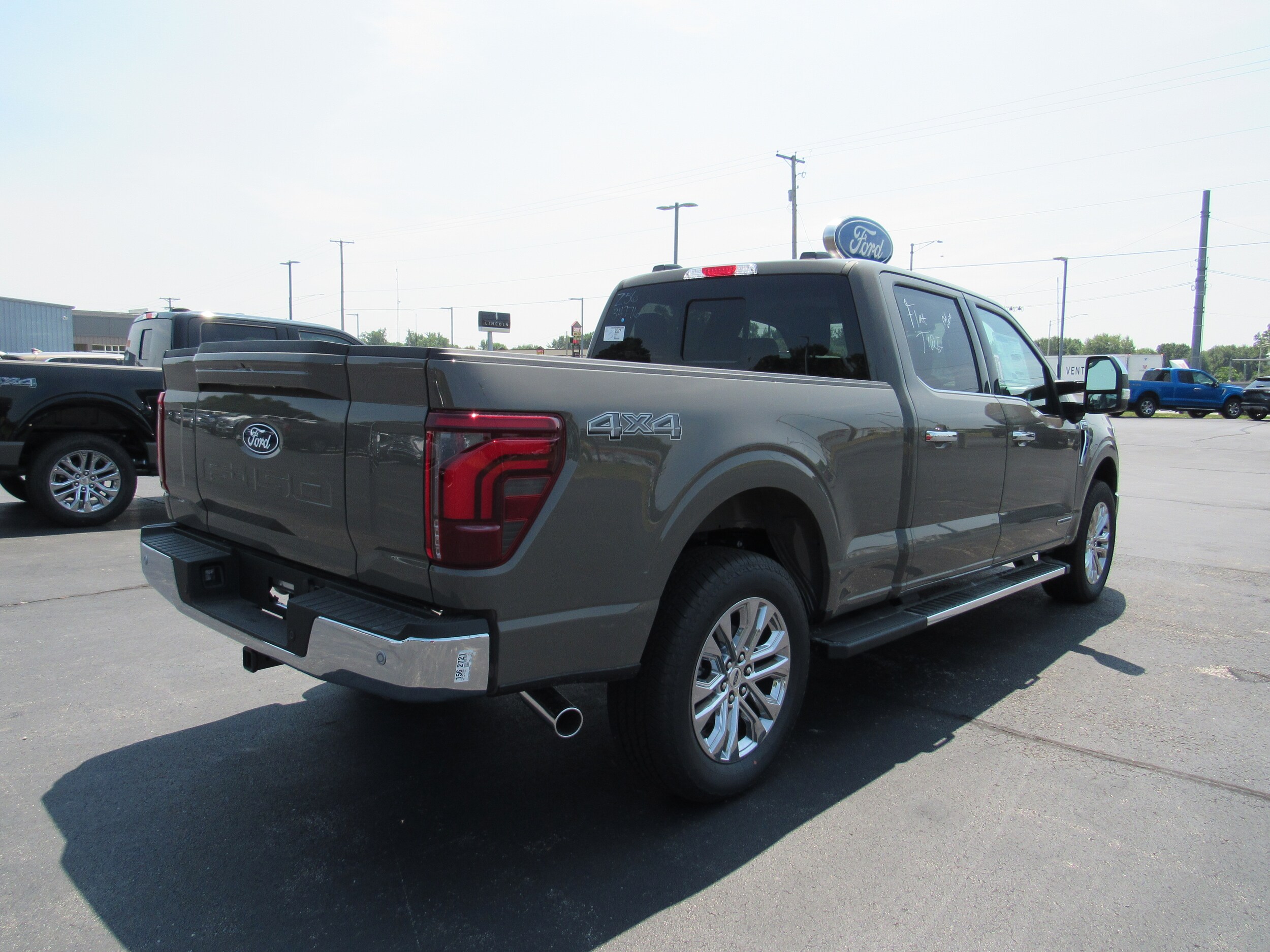2025 Ford F-150 Lariat photo 4