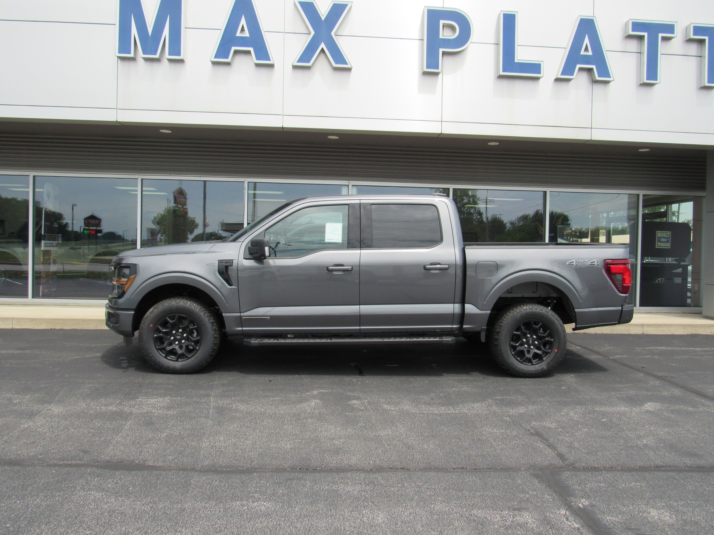 2025 Ford F-150 XLT photo 3