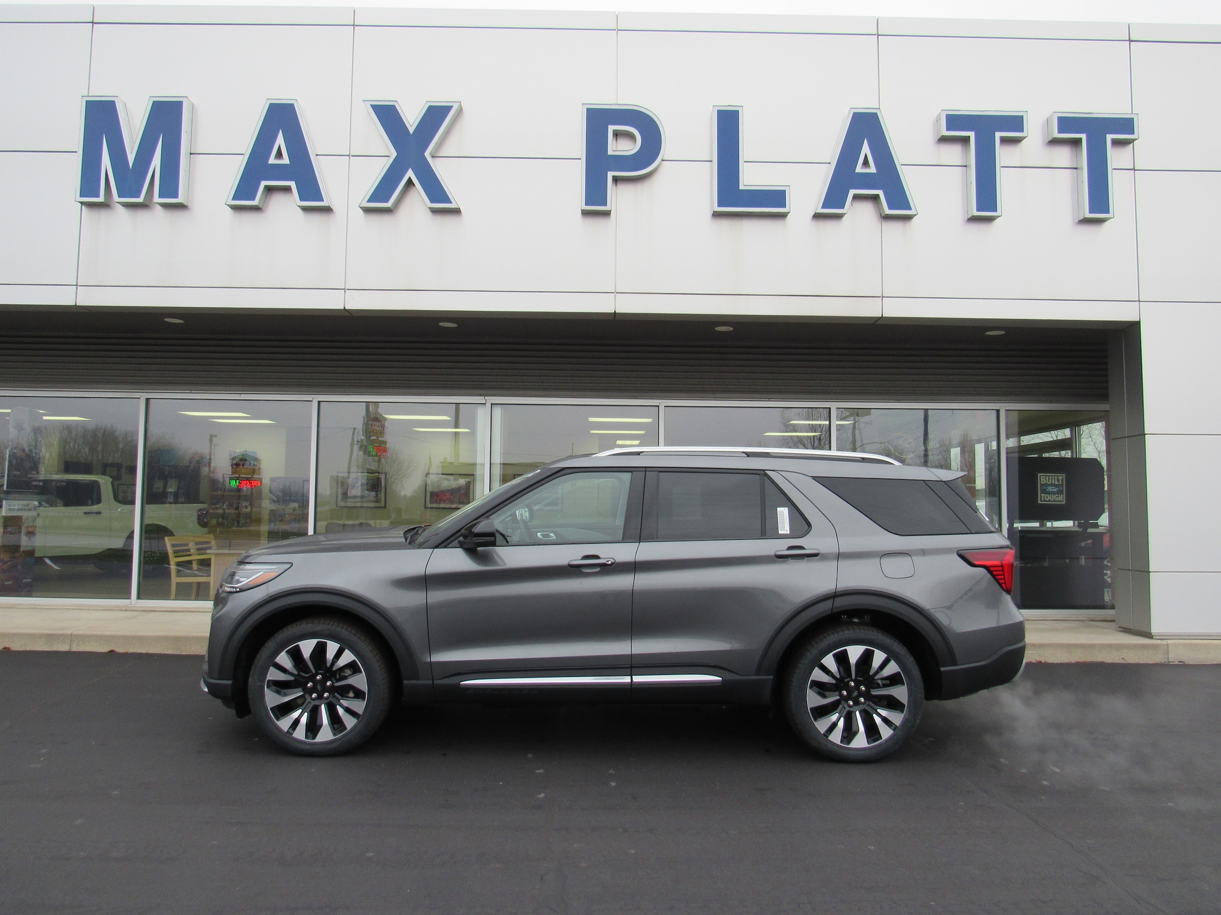 2026 Ford Explorer Platinum's photo