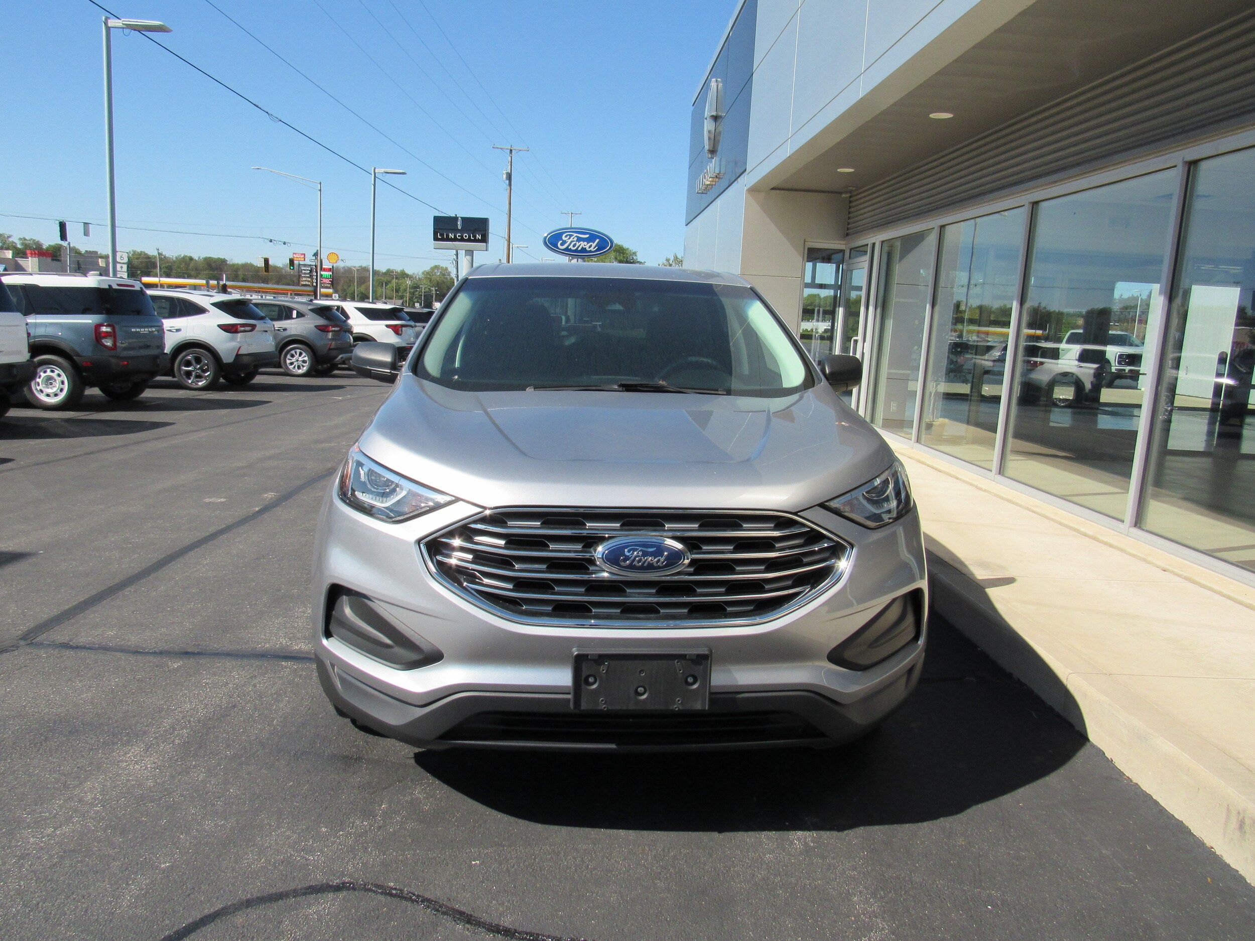 2020 Ford Edge SE photo 3