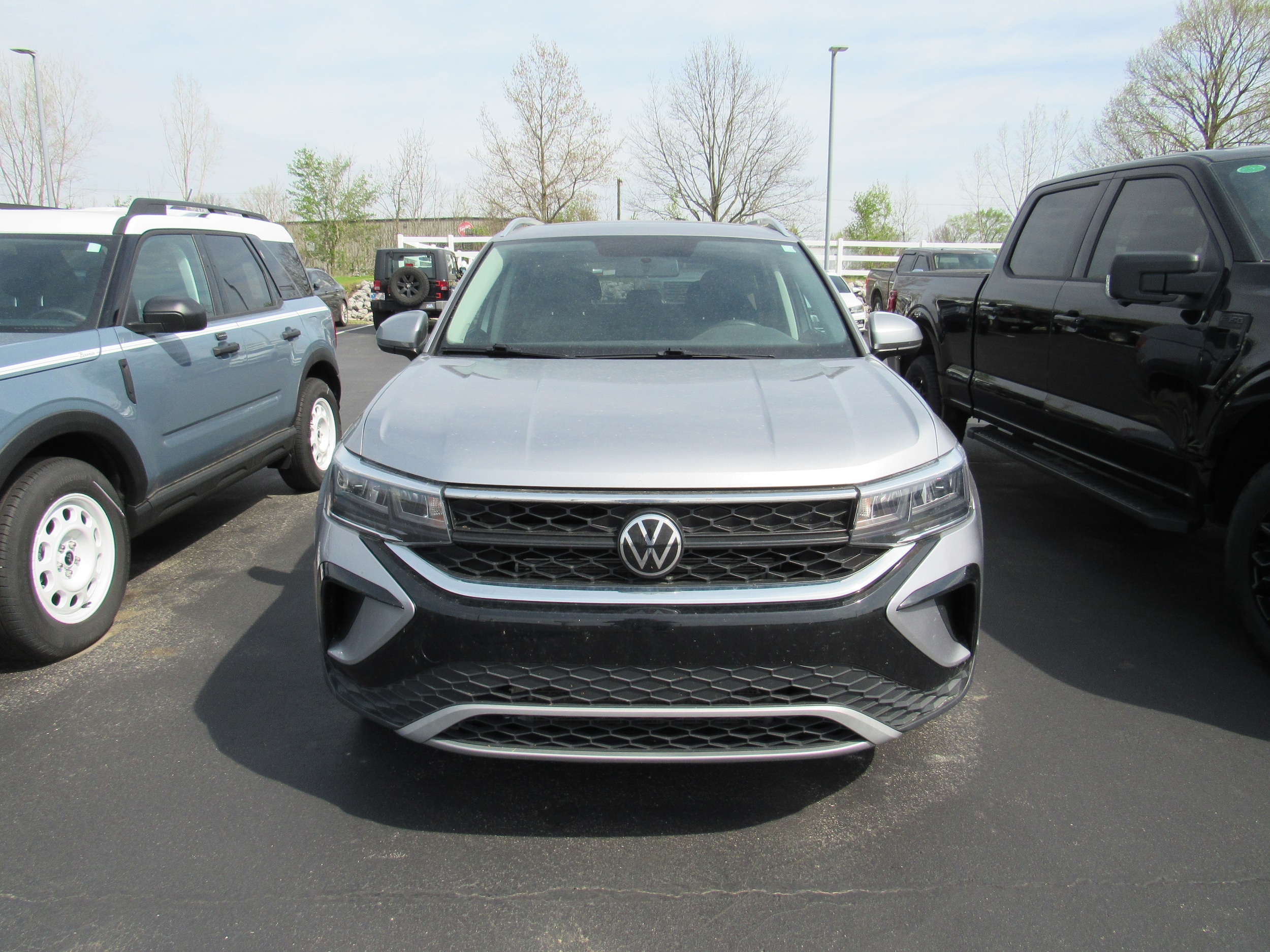 Used 2022 Volkswagen Taos SE with VIN 3VVTX7B20NM079921 for sale in Kendallville, IN