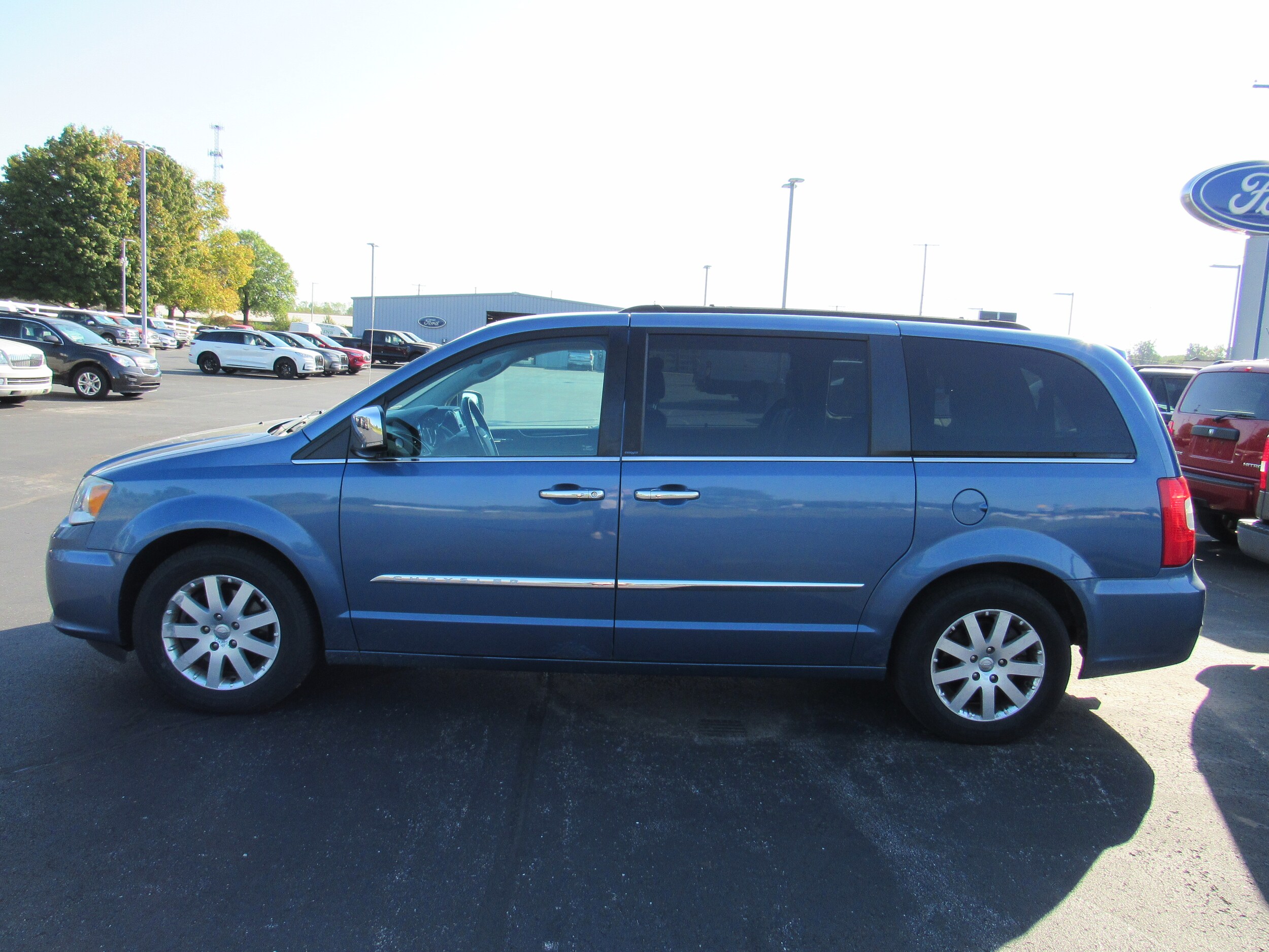 2012 Chrysler Town & Country photo 4