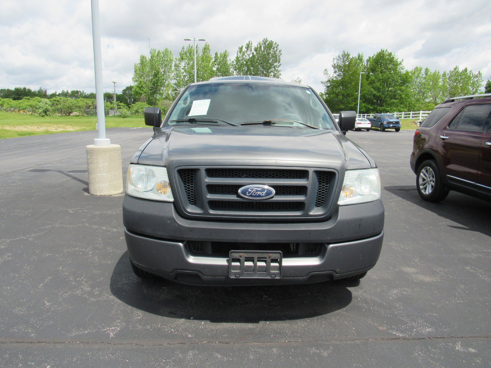 2005 Ford F-150 XL photo 2